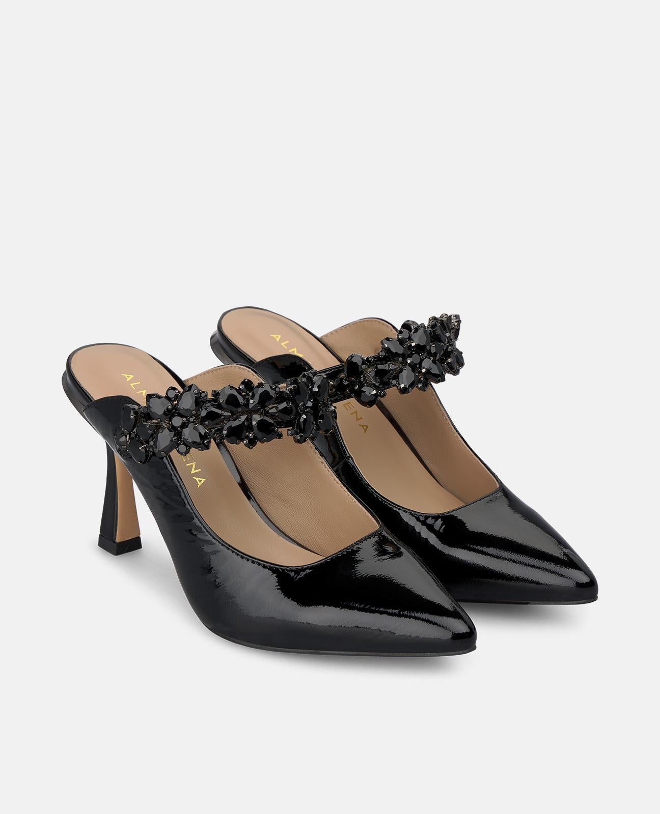 ZAPATO DE TACÓN DESTALONADO DE CHAROL