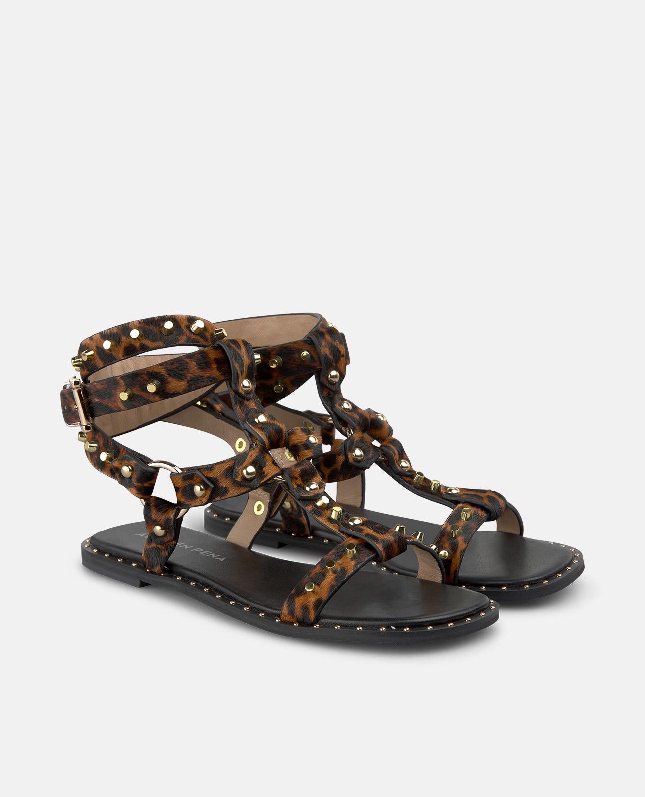 SANDÁLIA ESTILO GREGO COM TACHAS