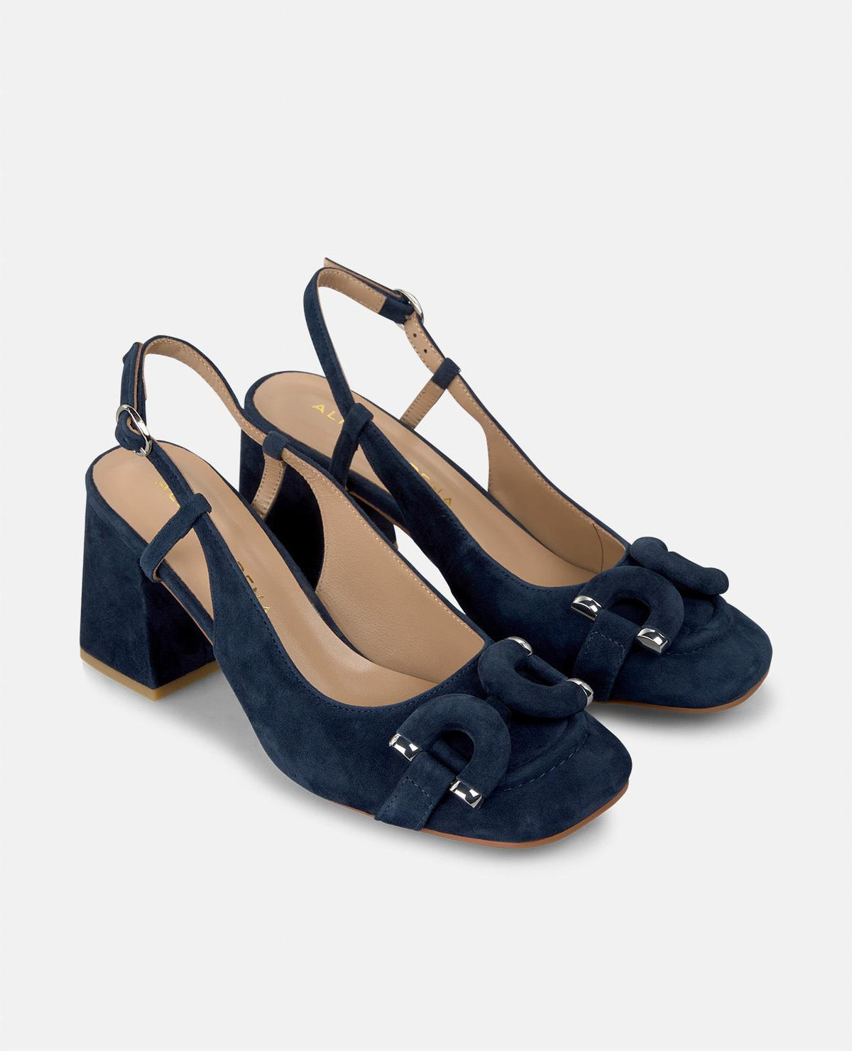 SHOE HEEL DETAIL