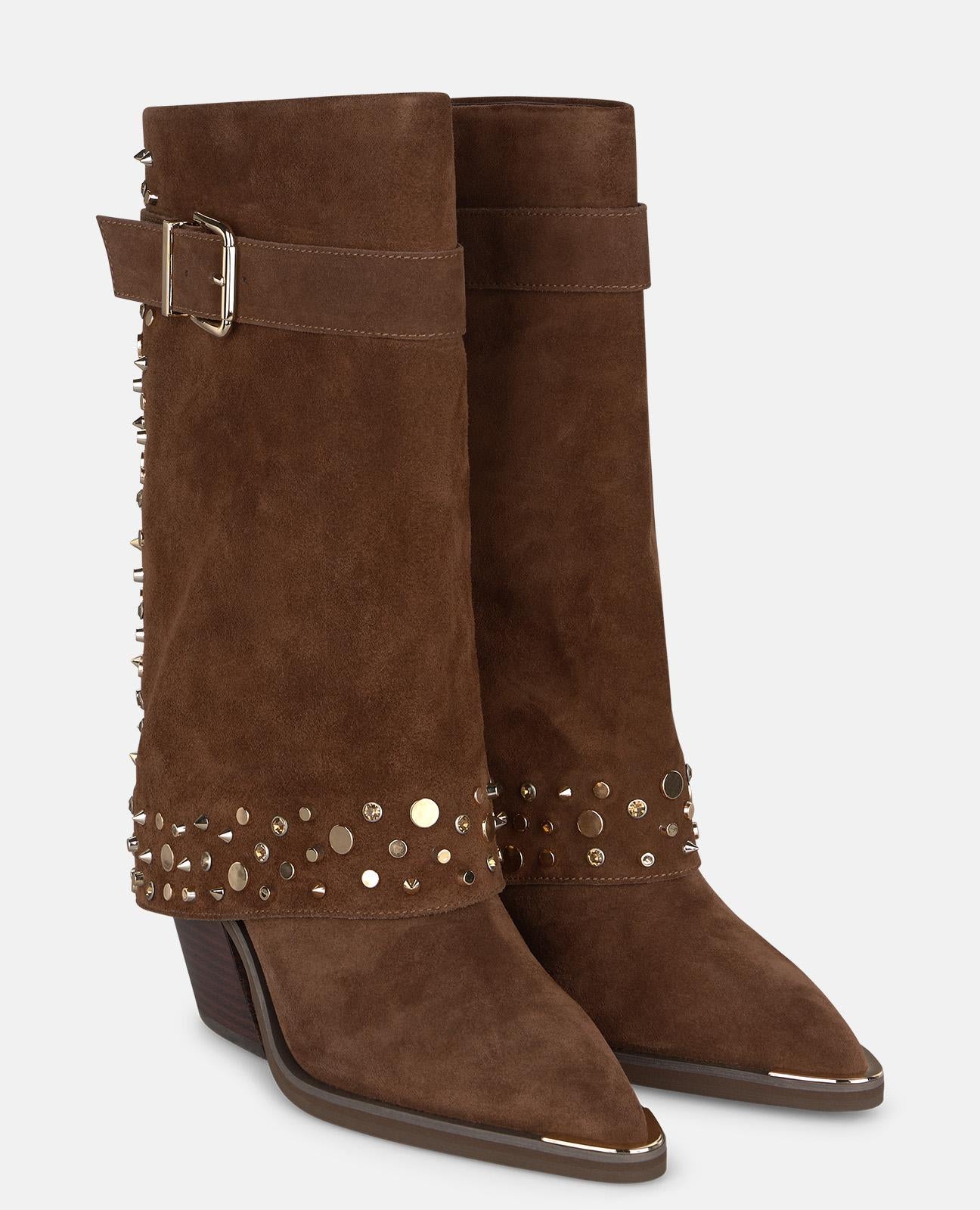 BOTA DE ANTE CON TACHAS METÁLICAS