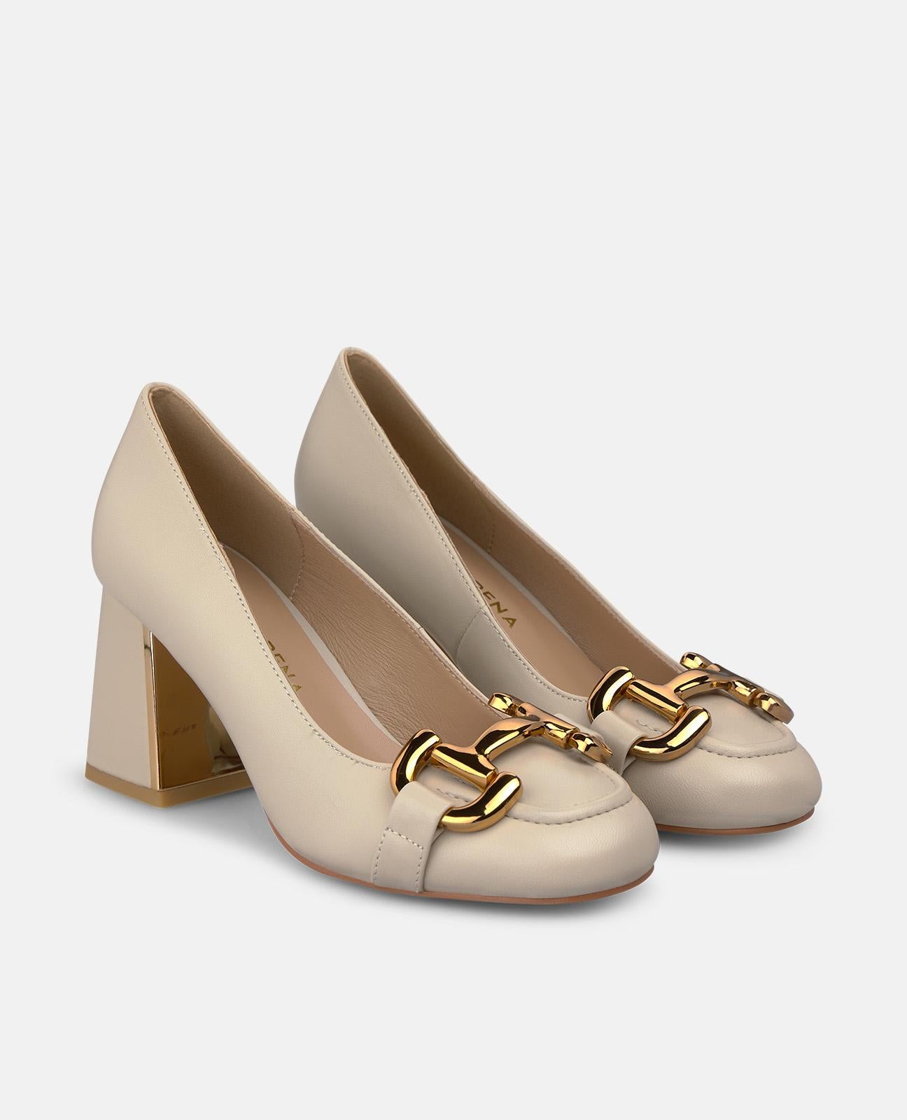 ZAPATO NAPA CON ADORNO METÁLICO