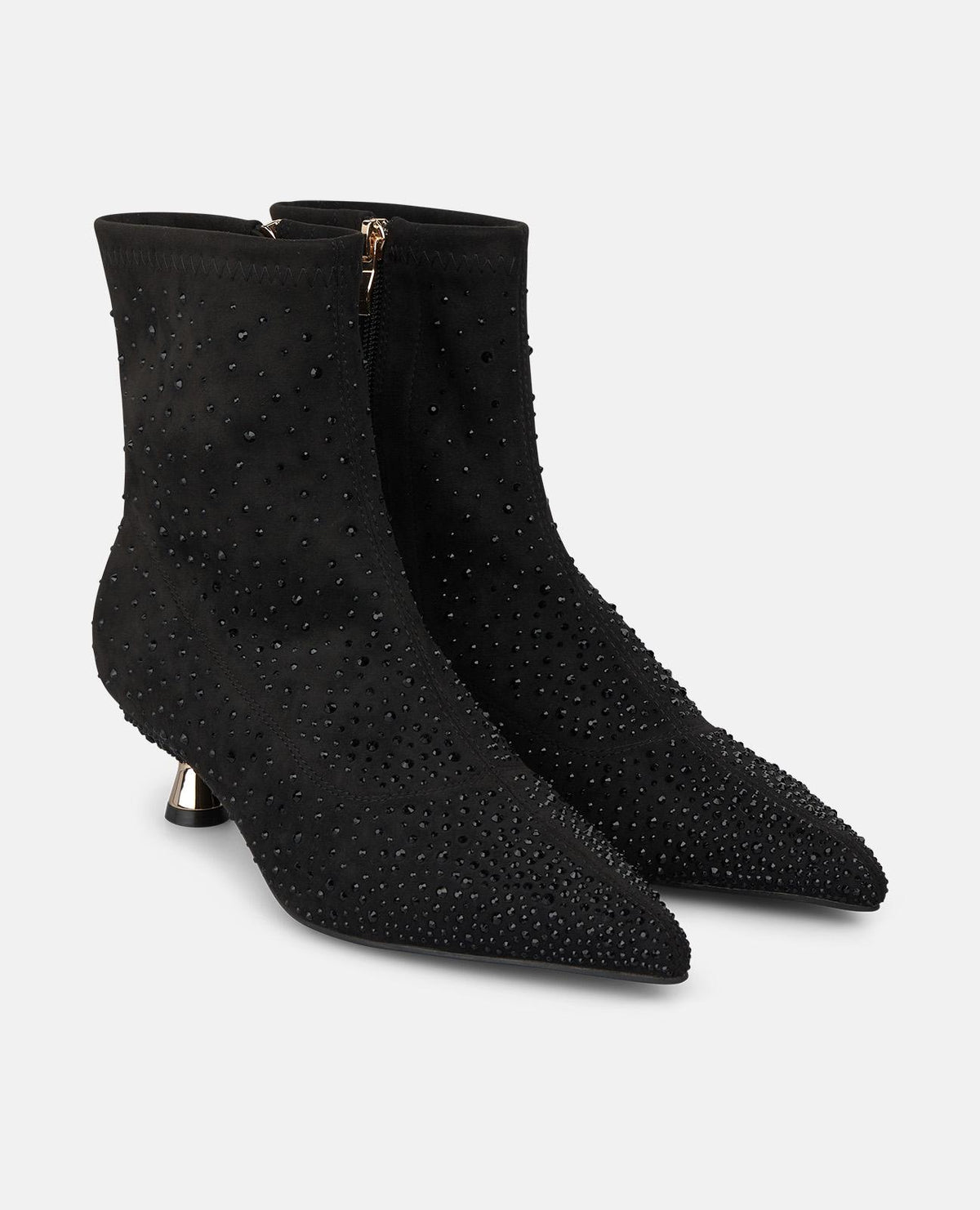 BOTA COM EFEITO DE PELE DE CABRITO E DETALHE DE CRISTAL
