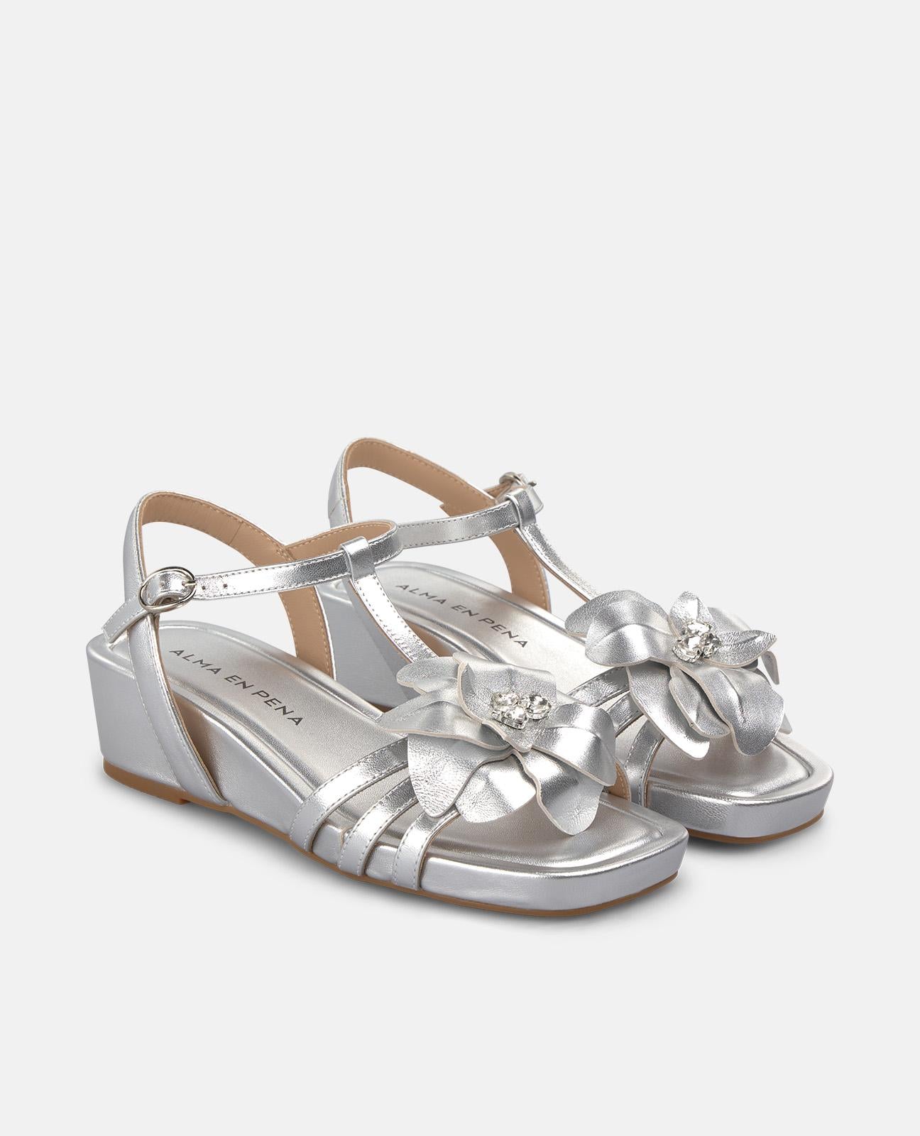 Sandália de salto em cunha com detalhe floral