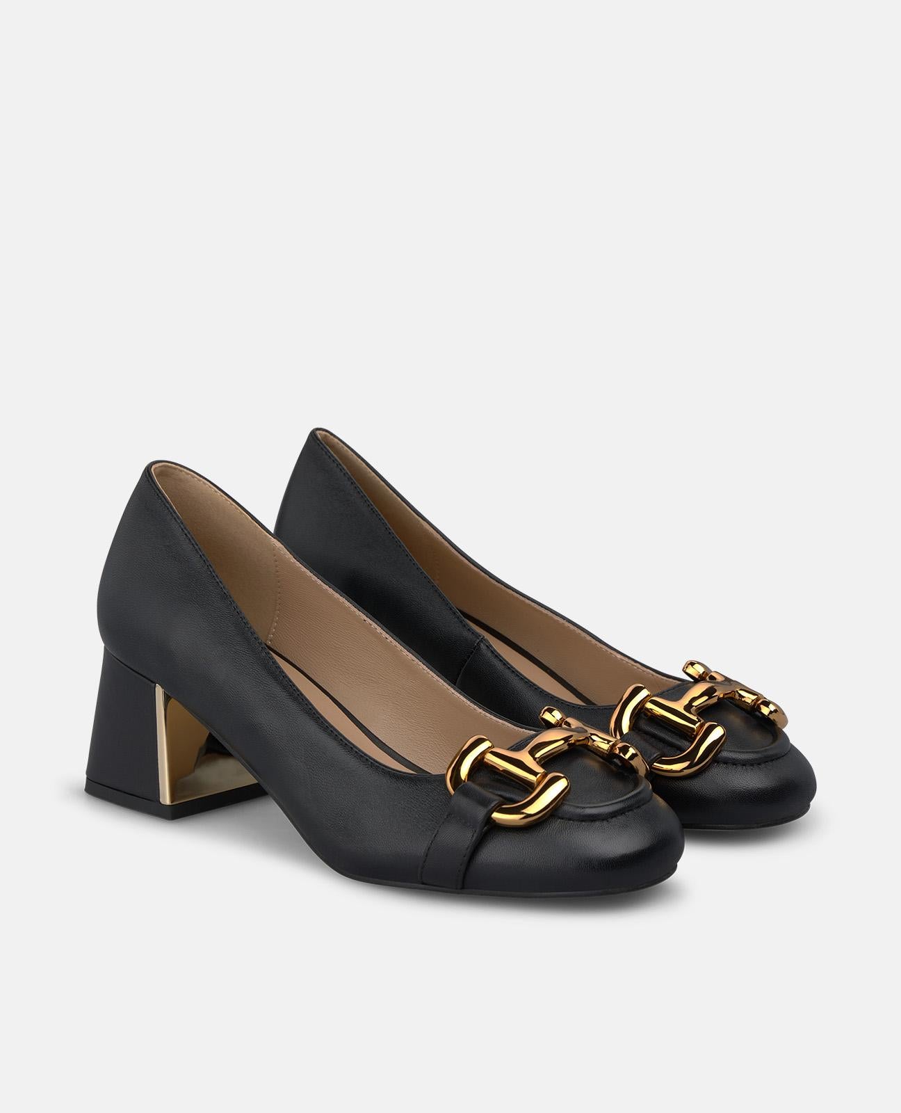 ZAPATO DE NAPA CON ADORNO METÁLICO