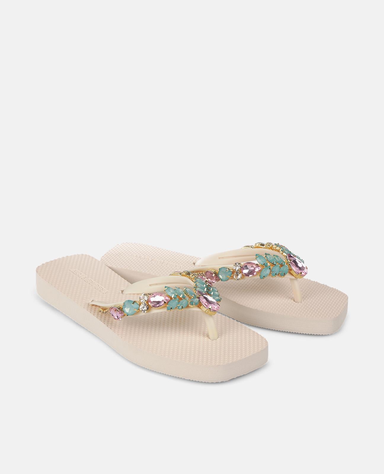 CHINELO COM PORMENORES EM STRASS