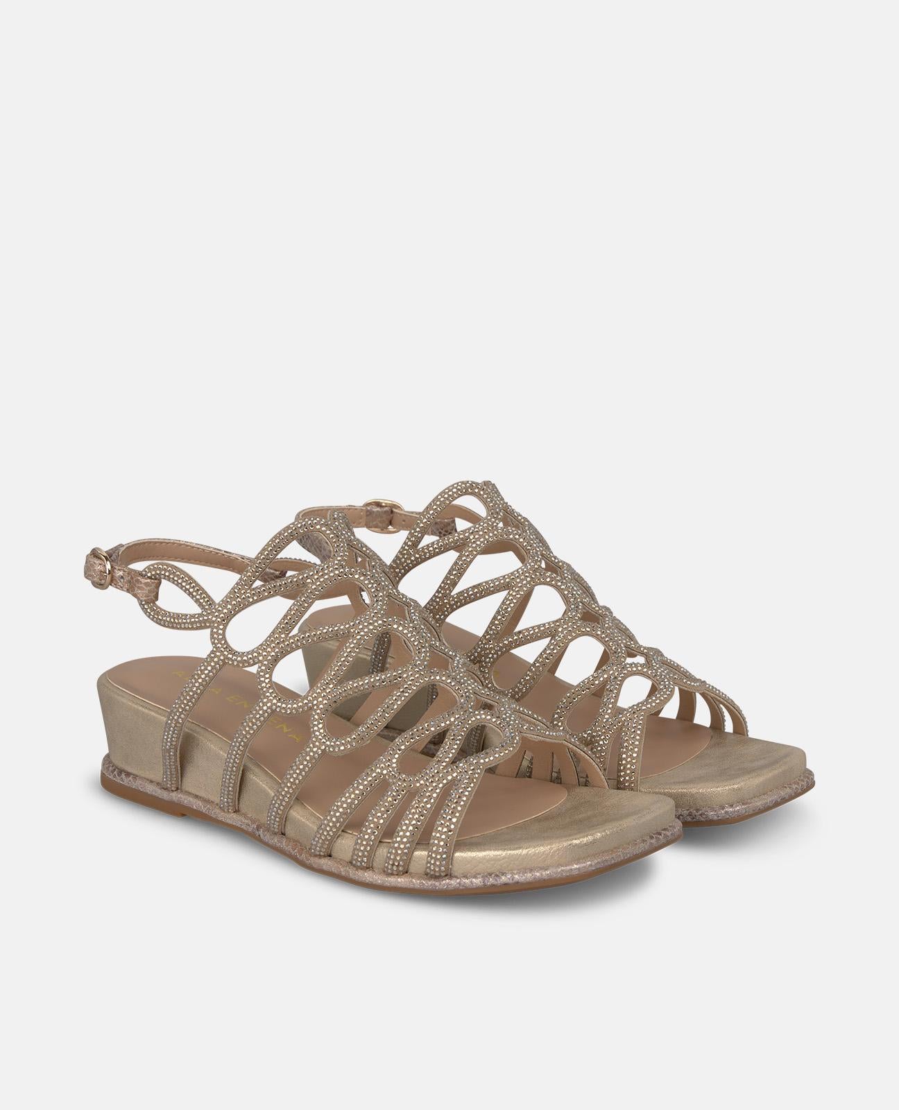 SANDALIA CUÑA TIRAS ONDULADAS
