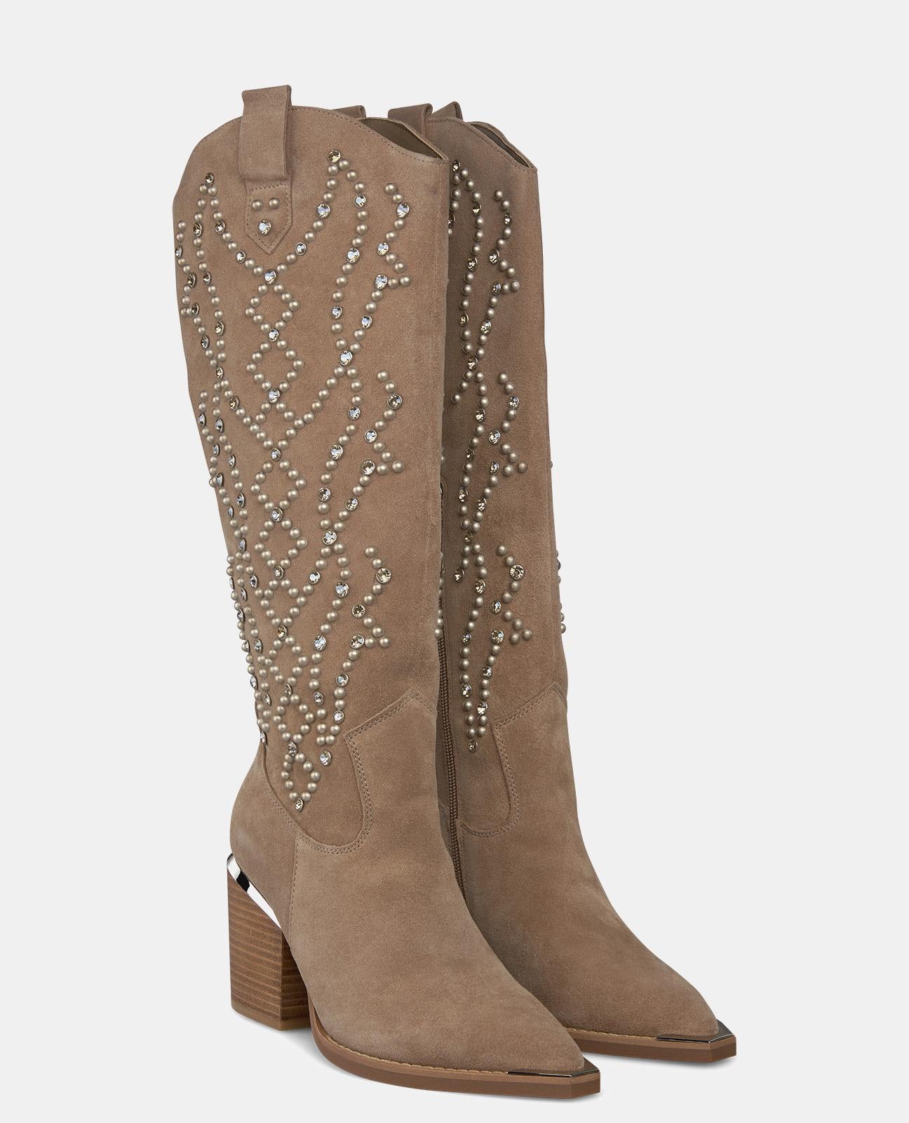 BOTTE À TALON AVEC CLOUS