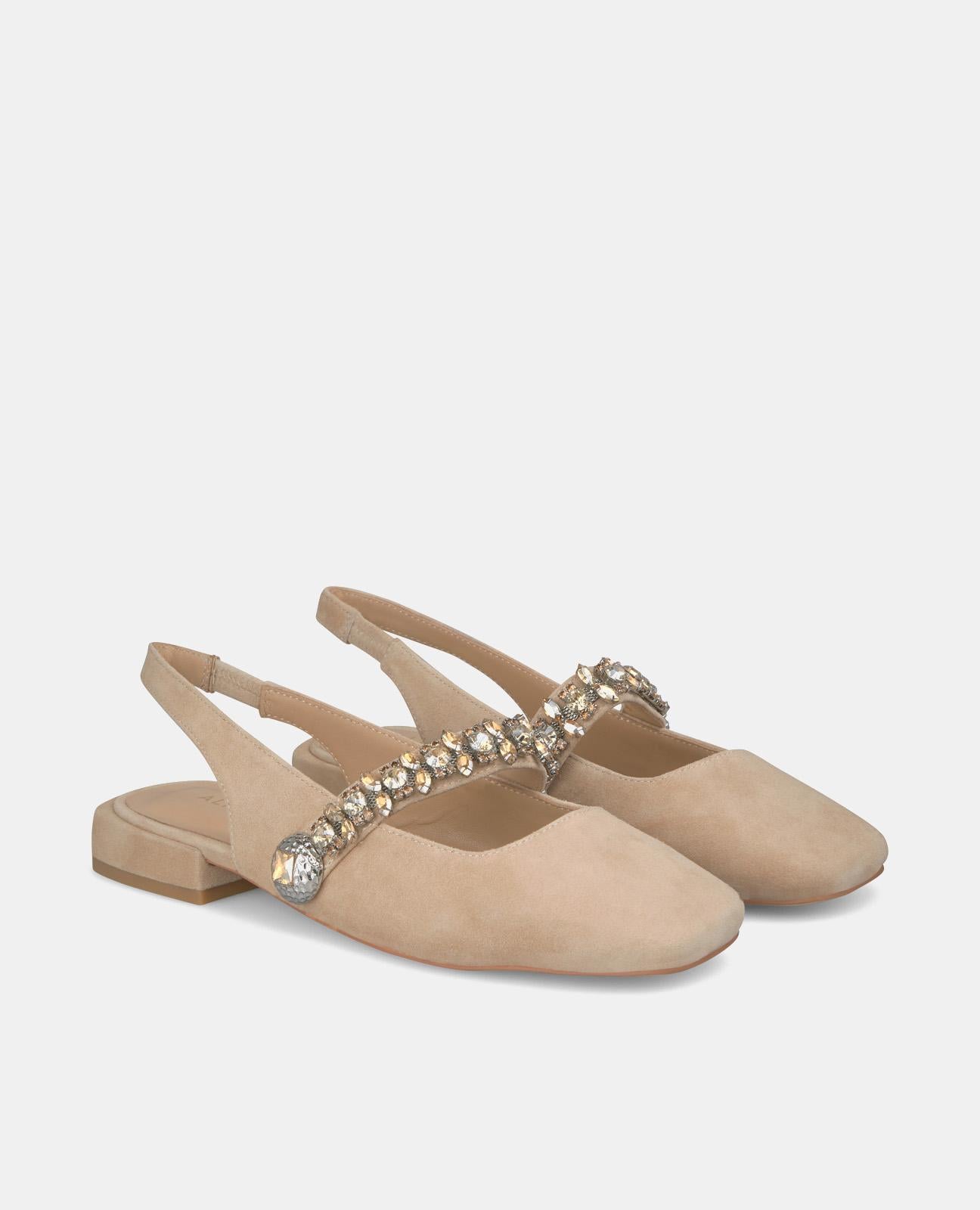 SAPATO RASO COM PORMENOR DE STRASS