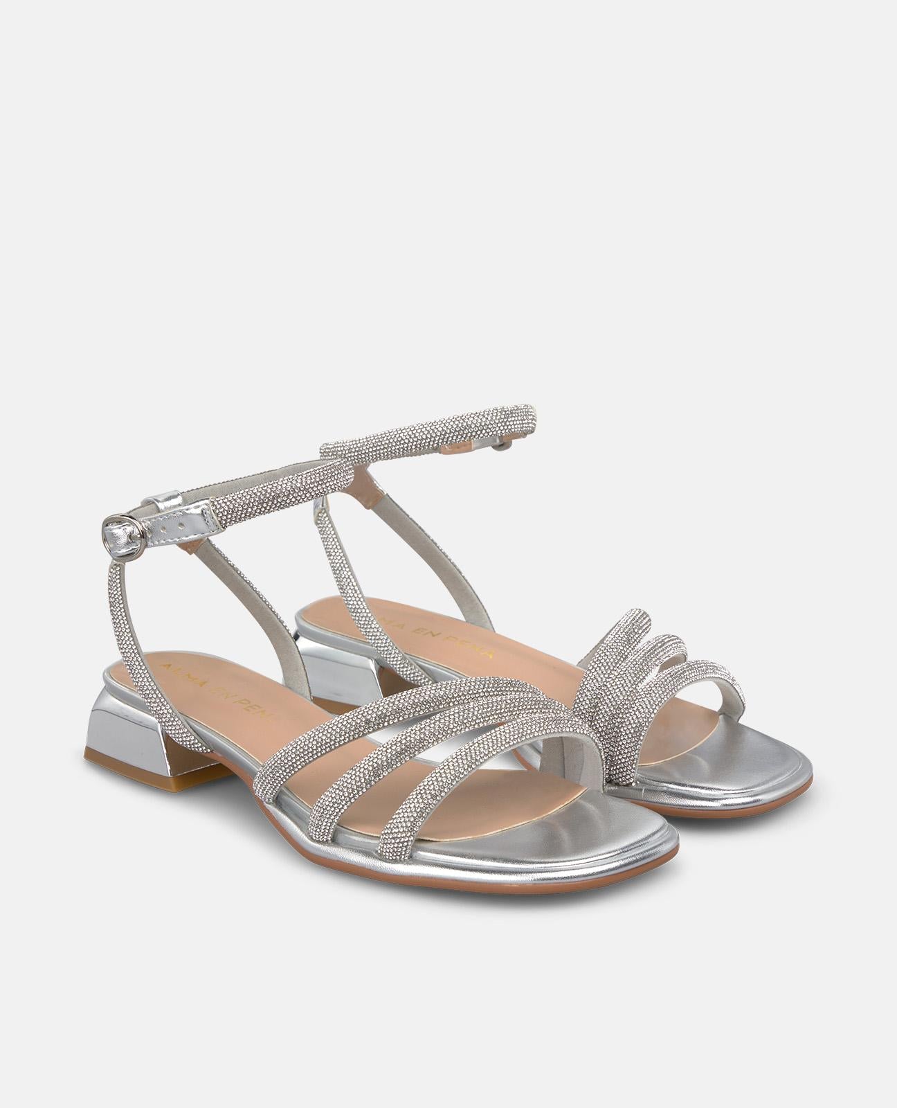 SANDALIA PLANA TRIPLE TIRA TUBULAR