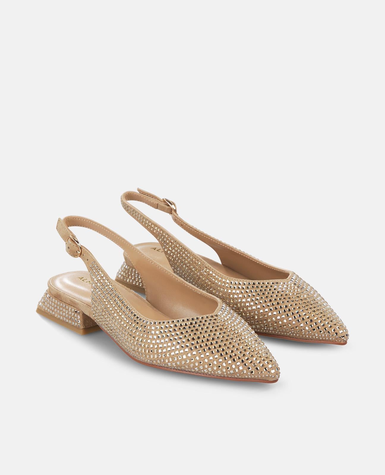 FLACHE SCHUHE MIT STRASSBESETZTER ZEHENKAPPE