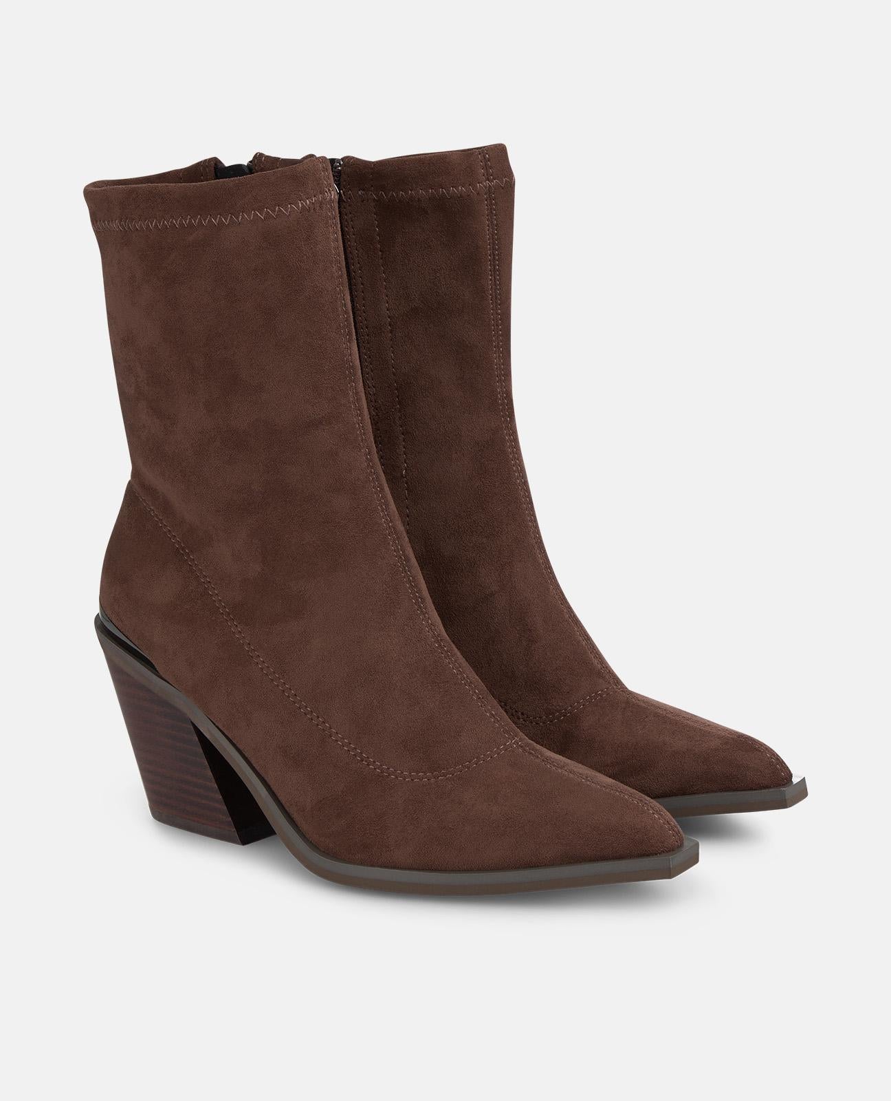 BOTÍN AJUSTADO TACÓN