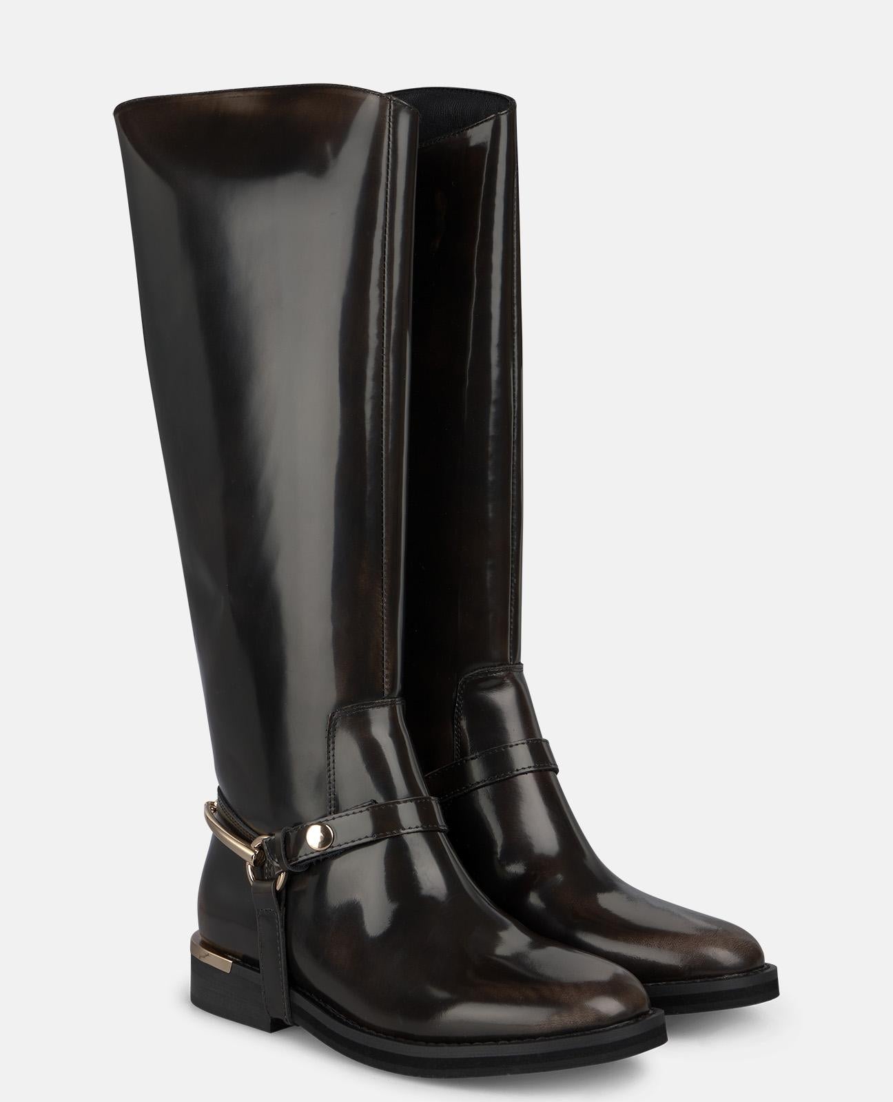 BOTA PLANA DETALLES METALIZADOS