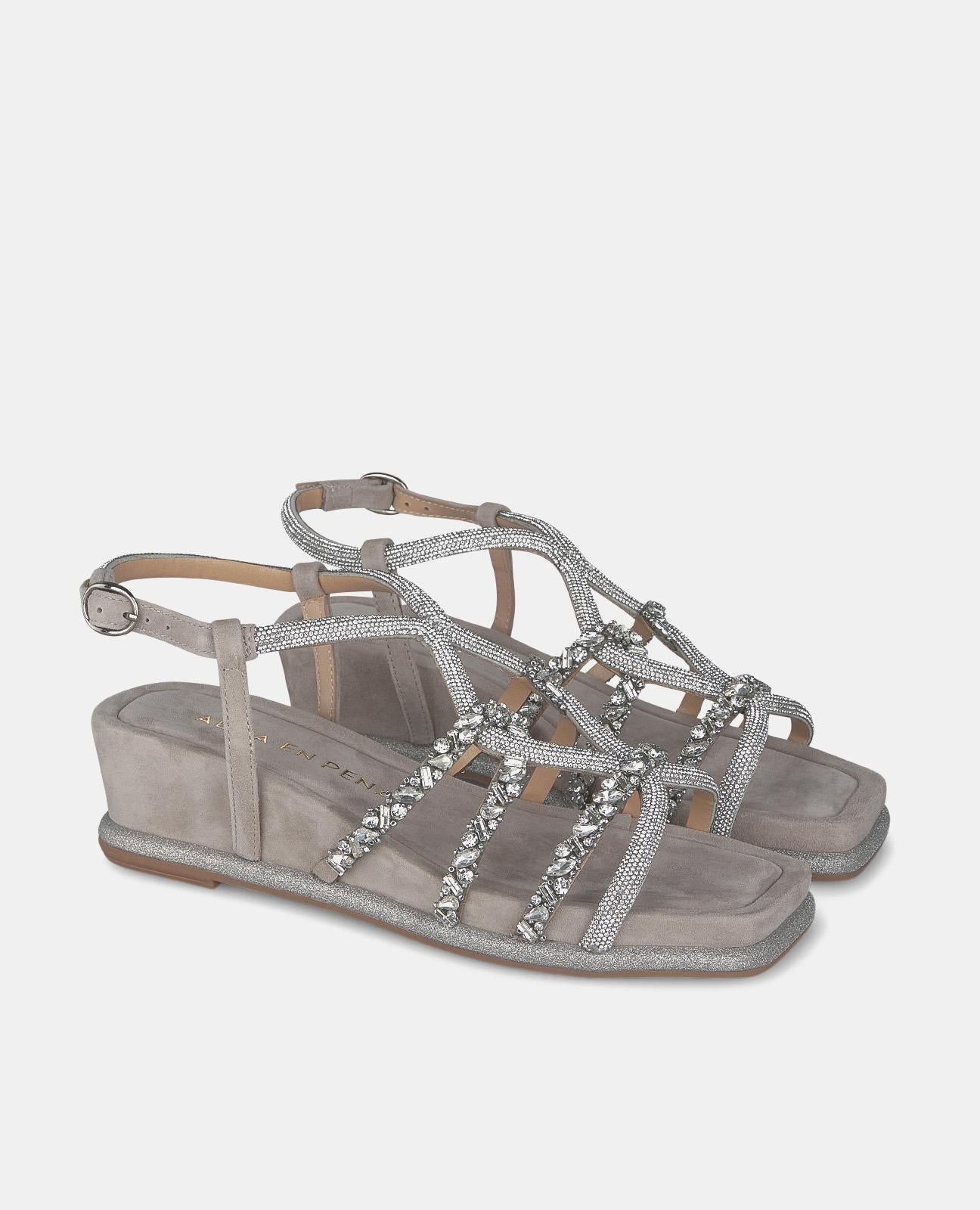 HALF WEDGE INTERTWINED STRIPS