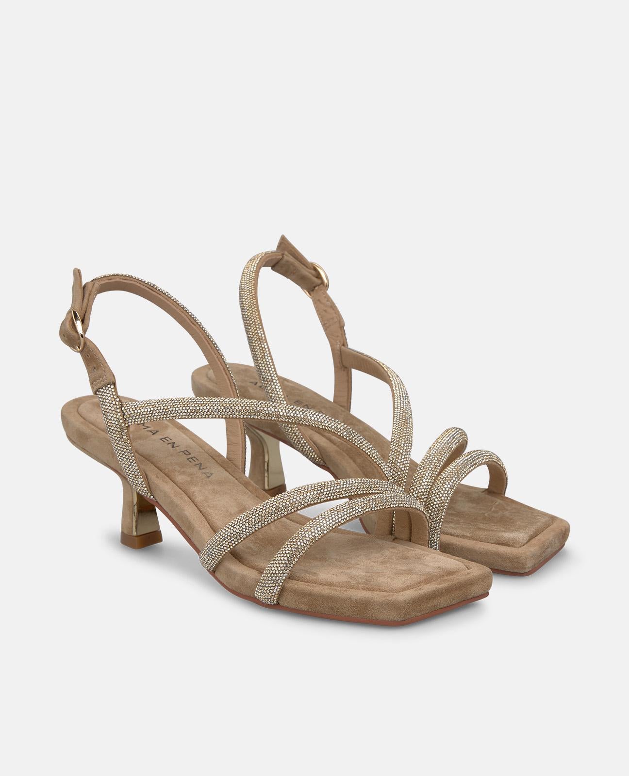 SANDALIA DE TIRAS DIAGONALES METALIZADA