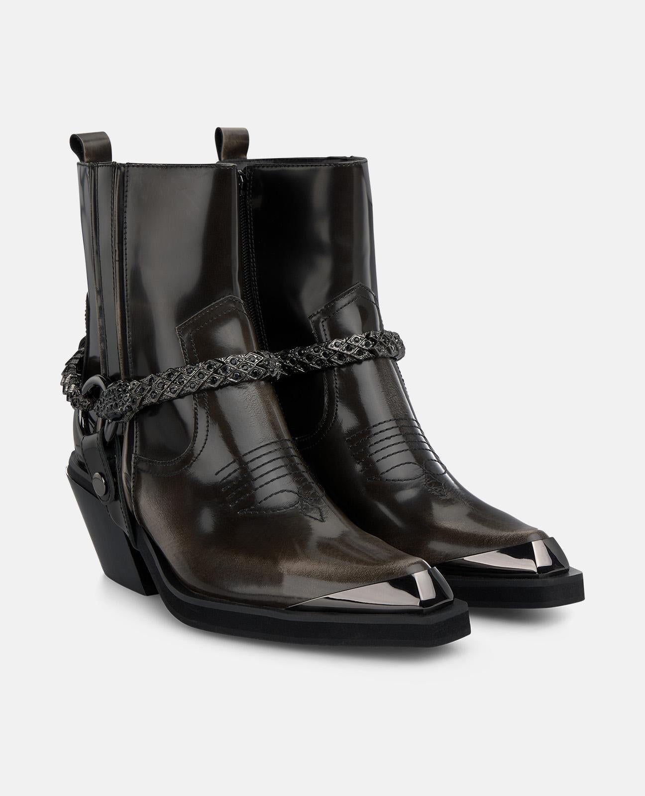 BOTINES CON DETALLE SERPIENTE