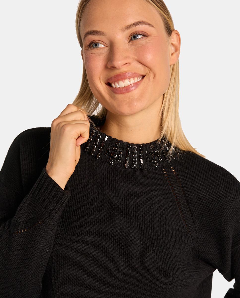 PULL EN LAINE AVEC COL EN STRASS