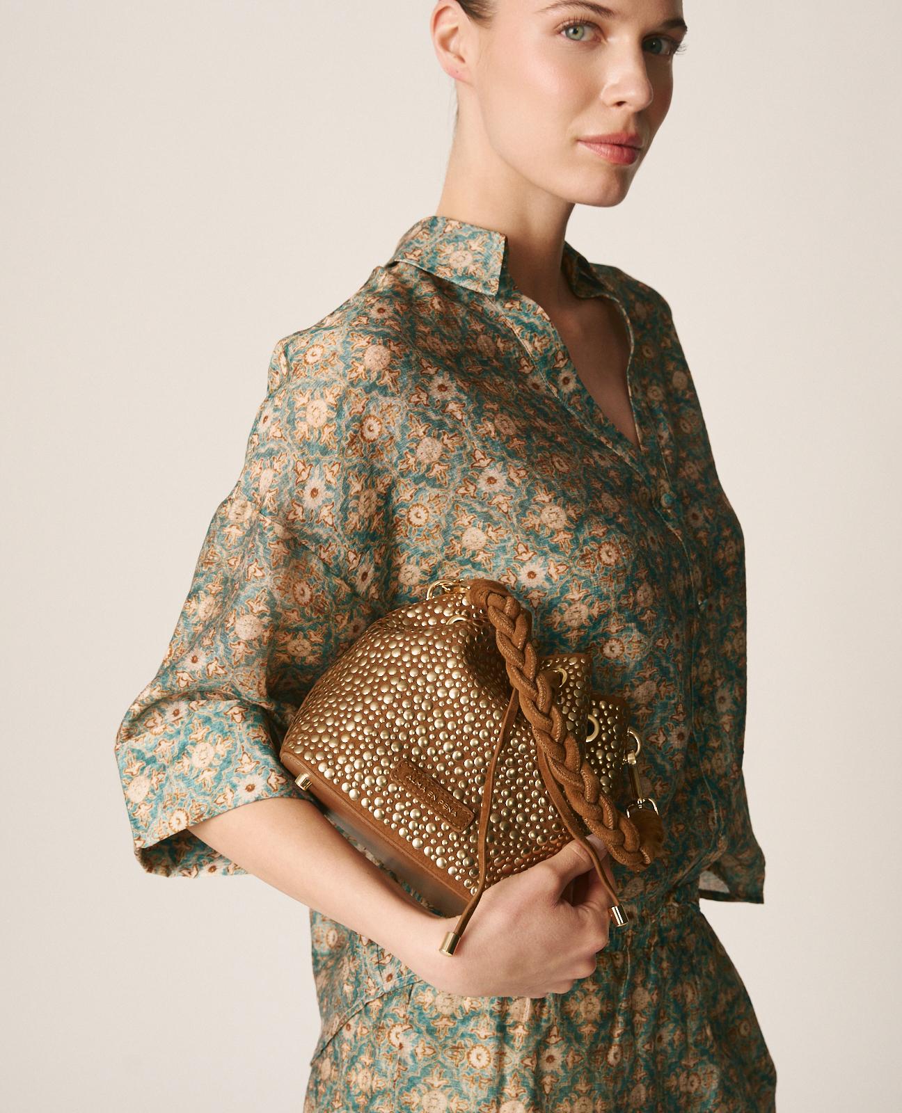 BOLSO BOMBONERA TACHUELAS METÁLICAS