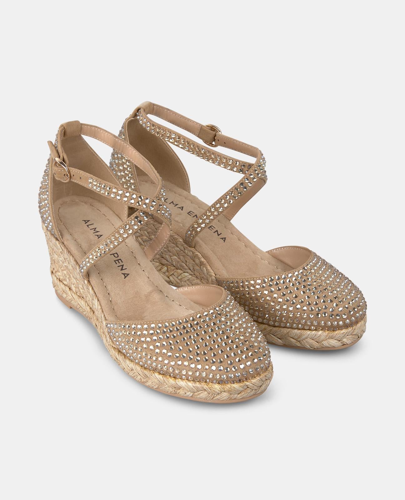 CUÑA CUBIERTA DE BRILLOS