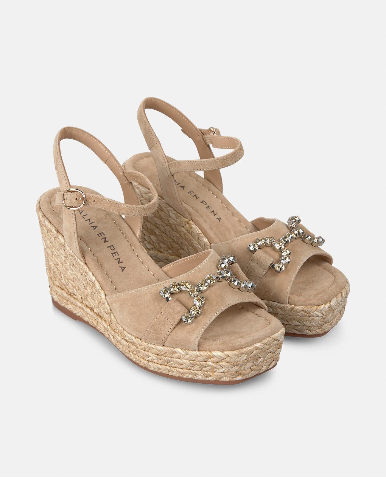 WEDGE WITH STIRRUP BEADS