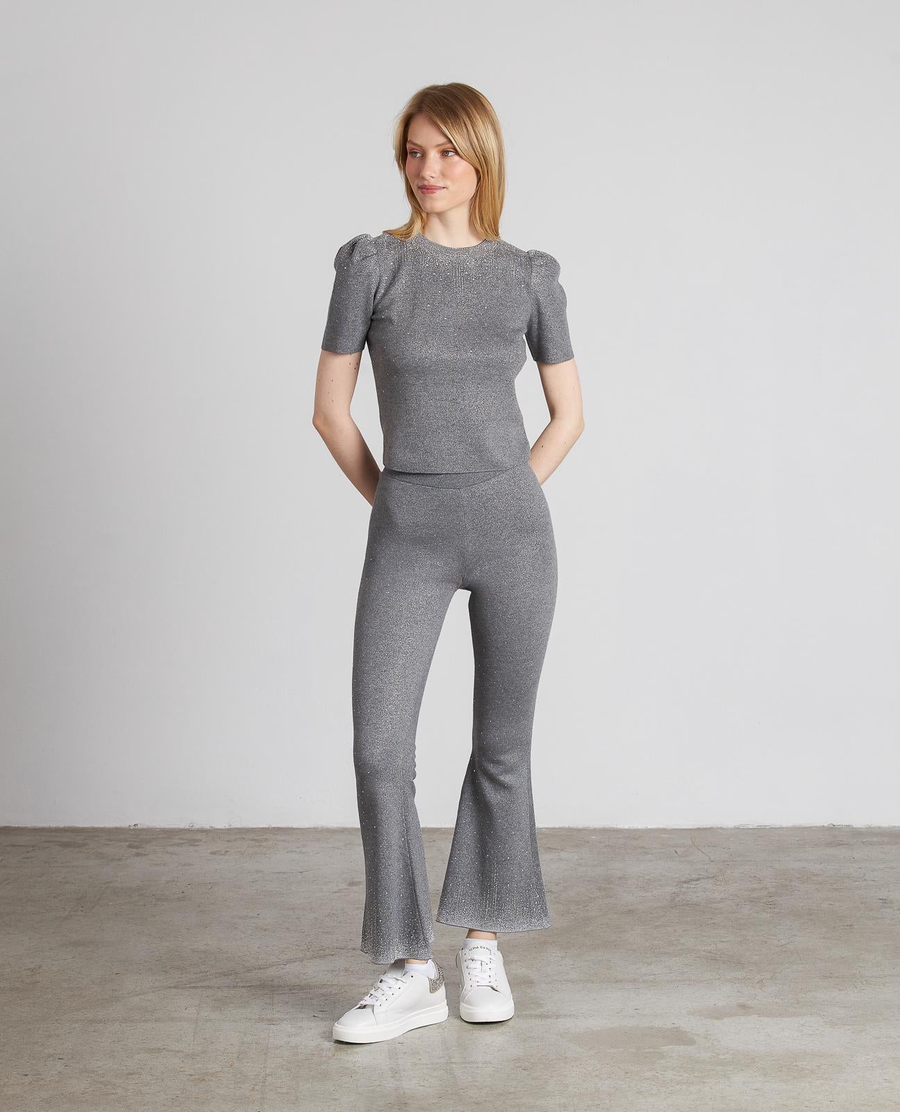 PANTALÓN ACAMPANADO DETALLES