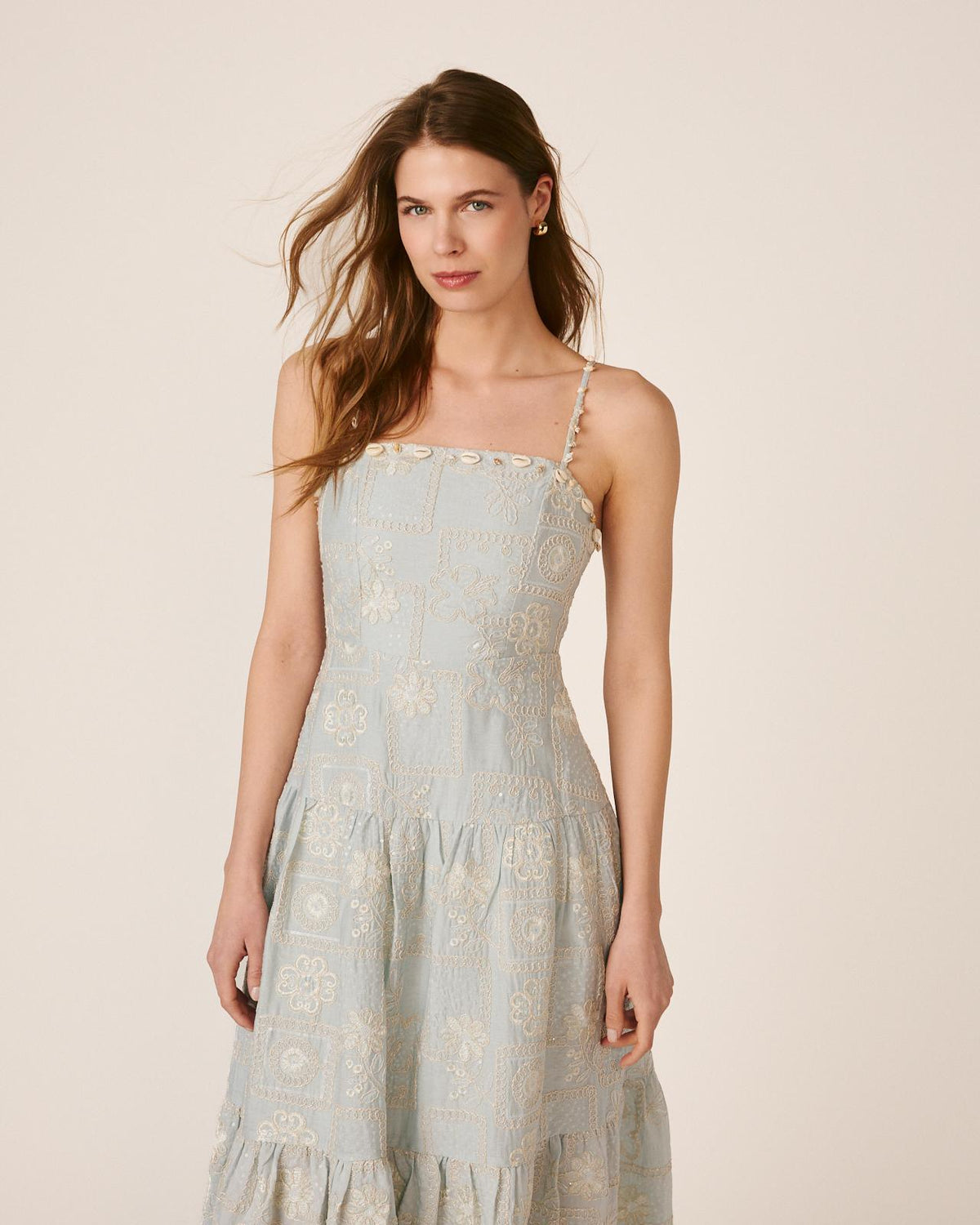 VESTIDO MIDI BORDADO