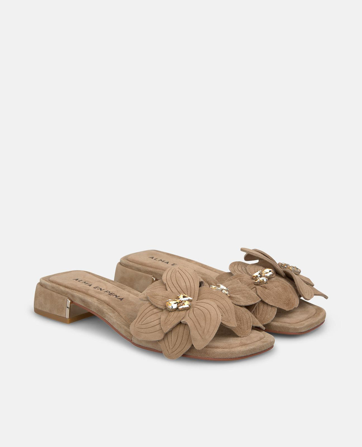 SANDALIA TACON CON FLOR FRONTAL