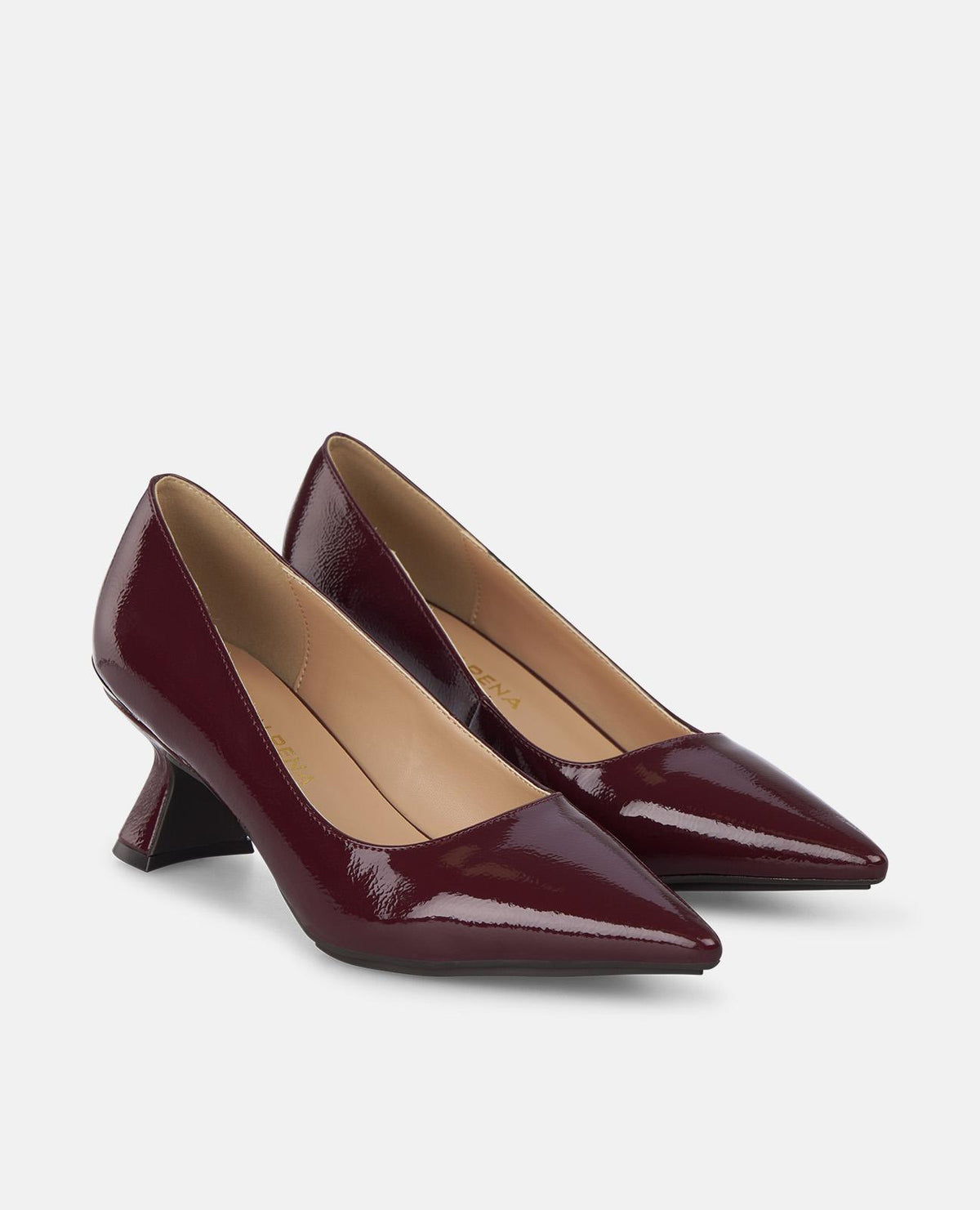 LOW HEEL SHOE DETAIL
