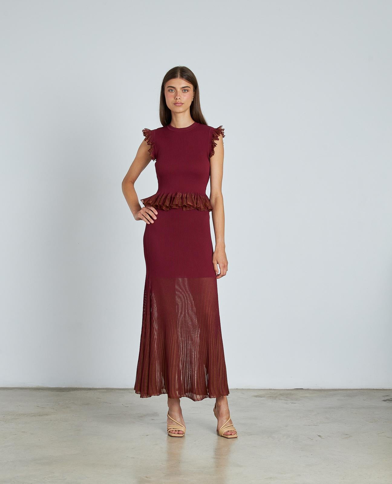 TOP COM FOLHOS METÁLICOS