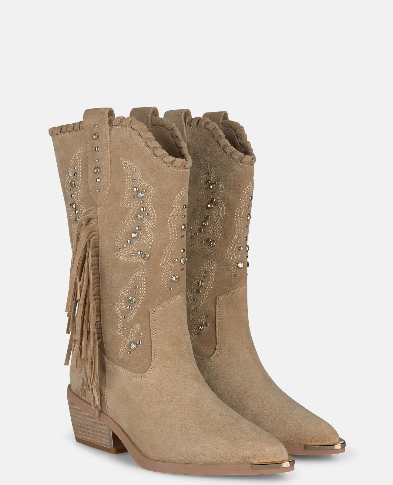 BOTA DE CAMURÇA COM FRANJAS