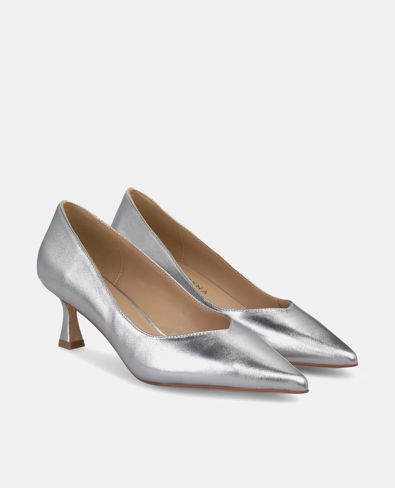 CHAUSSURE À TALON MOYEN AVEC BOUT POINTU