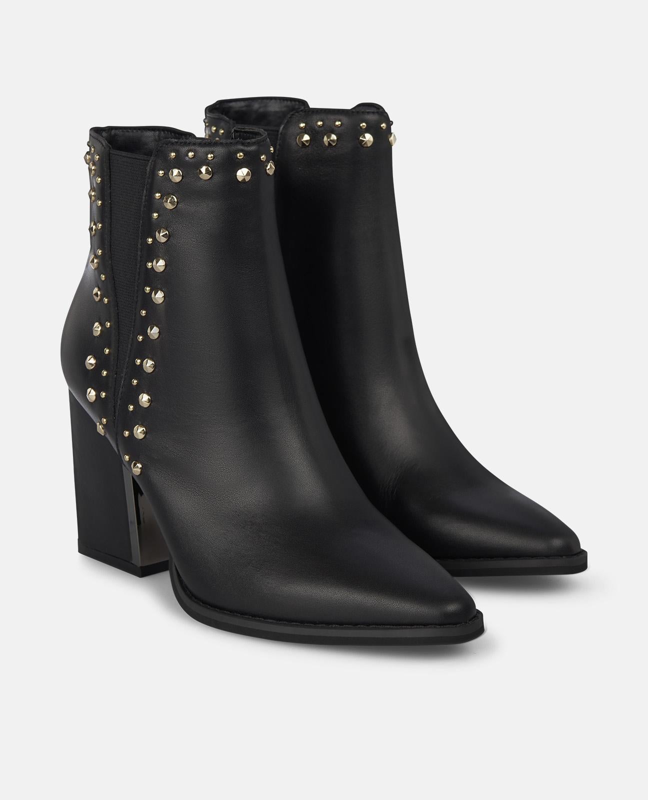 BOTINS ELÁSTICOS COM TACHAS