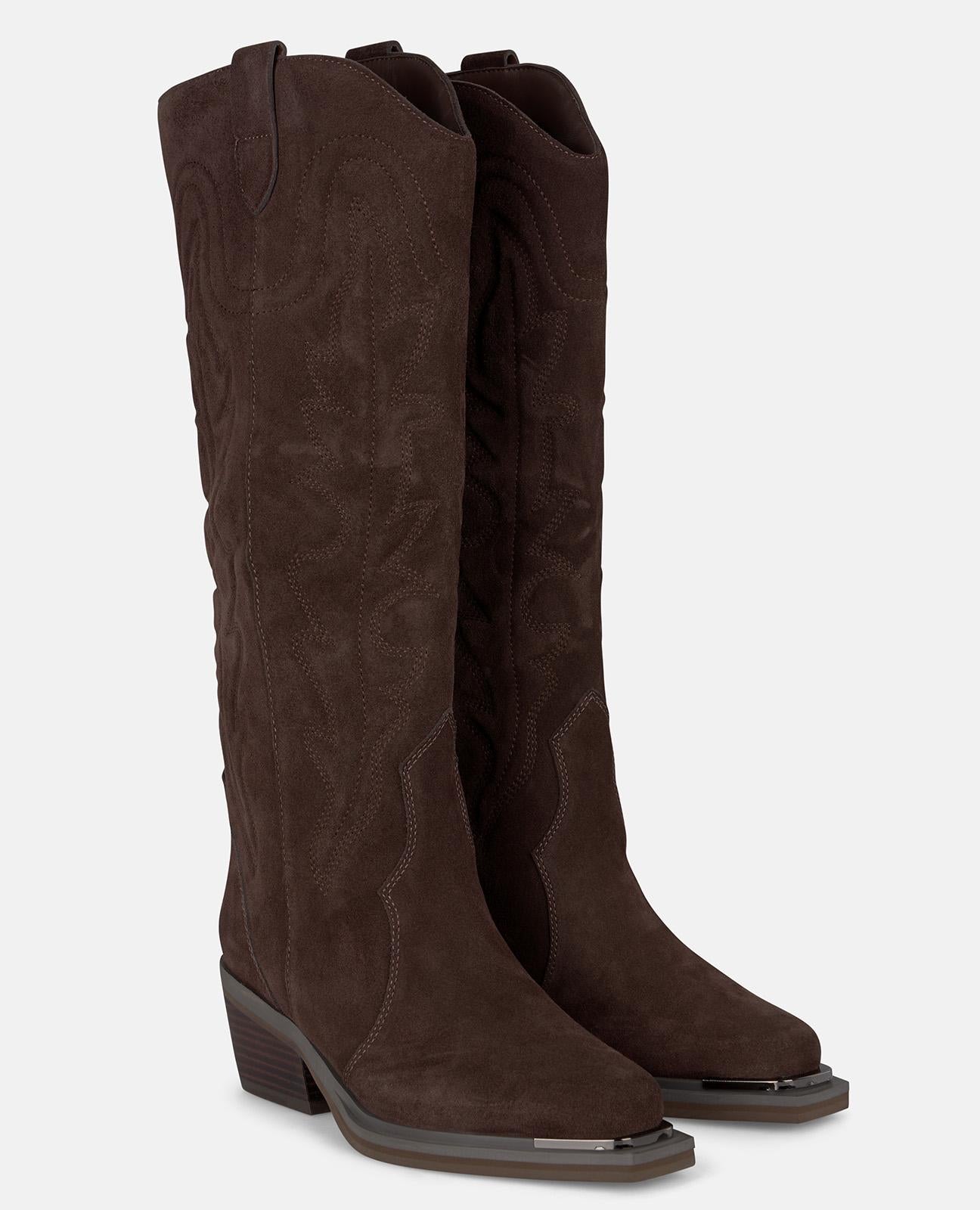 EMBROIDERED FLAT BOOT