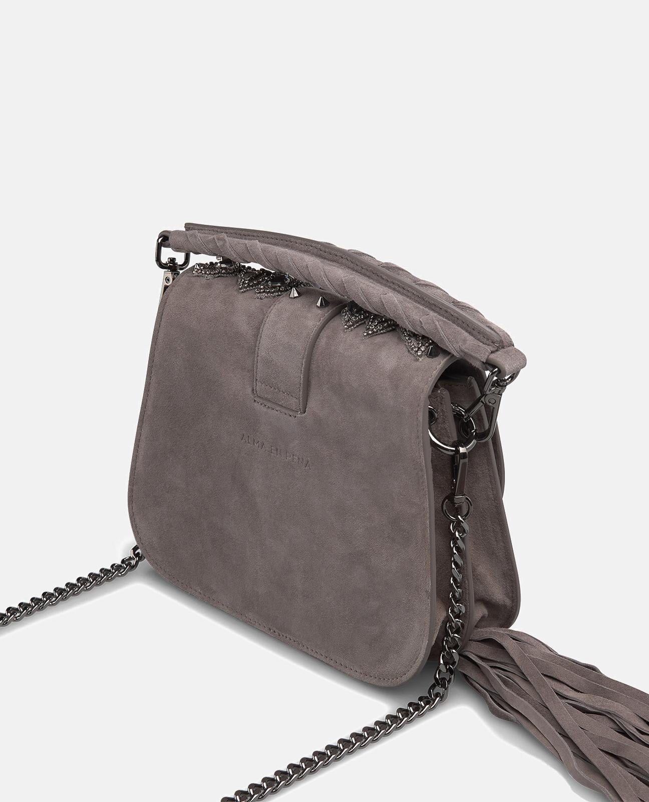 SACO DE MÃO COM MISSANGAS