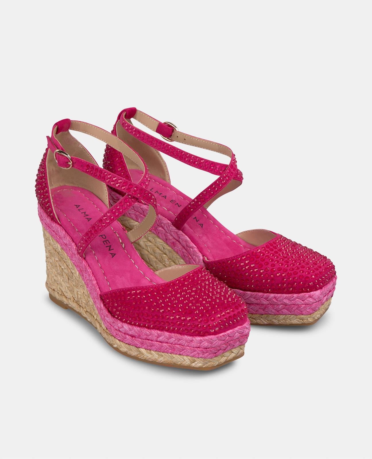 WEDGE WITH CROSSED STRIPS