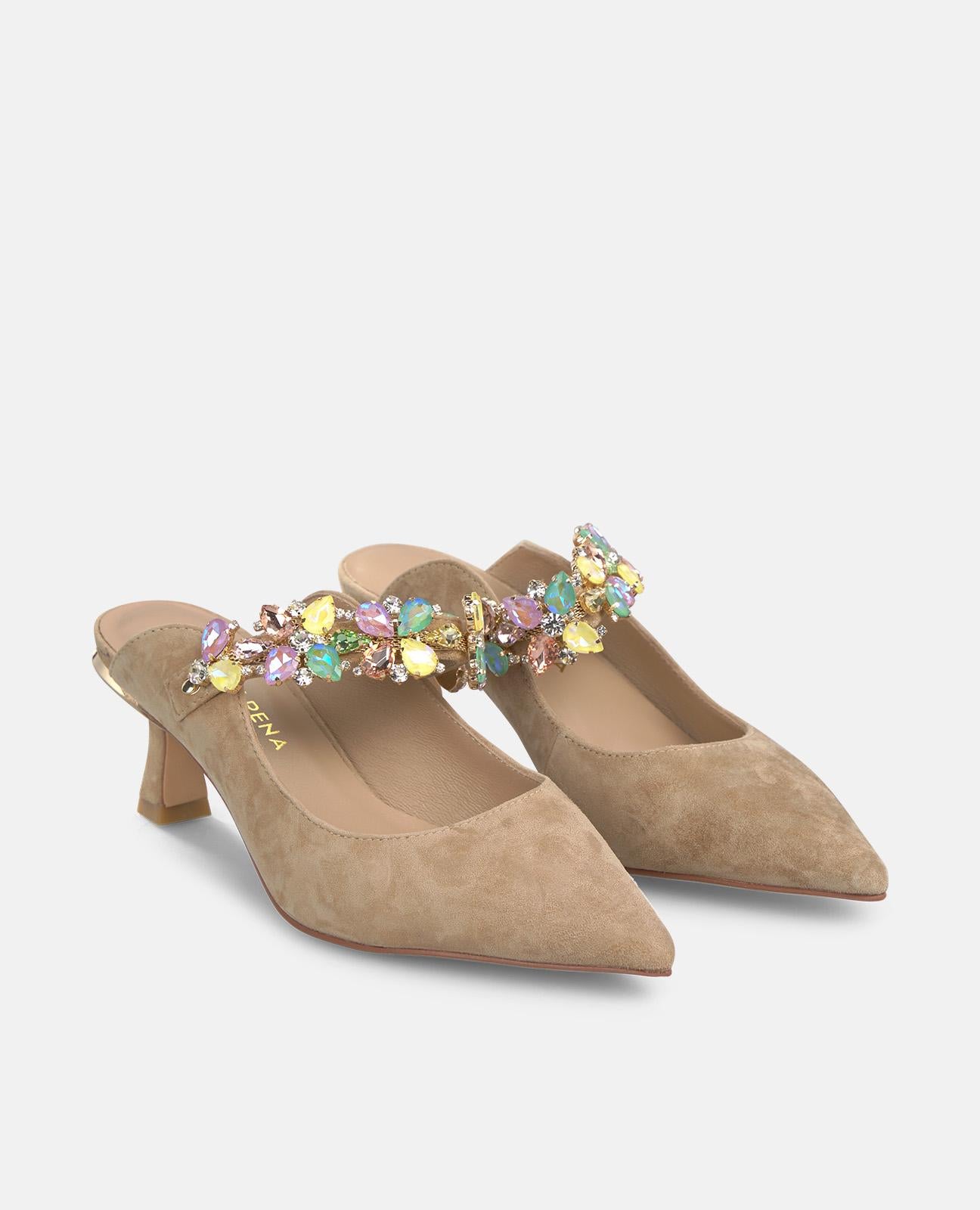 SALON MIT PEDRIA-STREIFEN