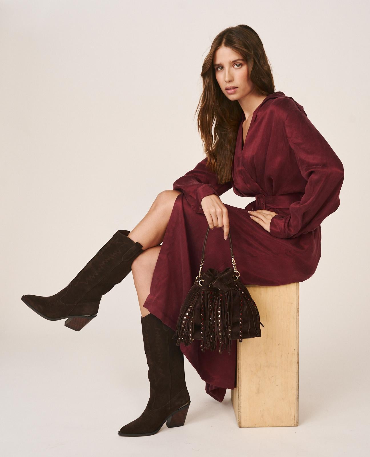 BOLSO BOMBONERA ANTE CON DETALLES METÁLICOS