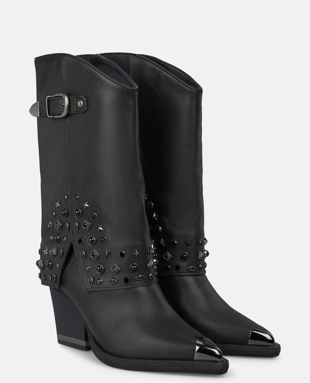 BOTA CON TACHAS HEBILLA