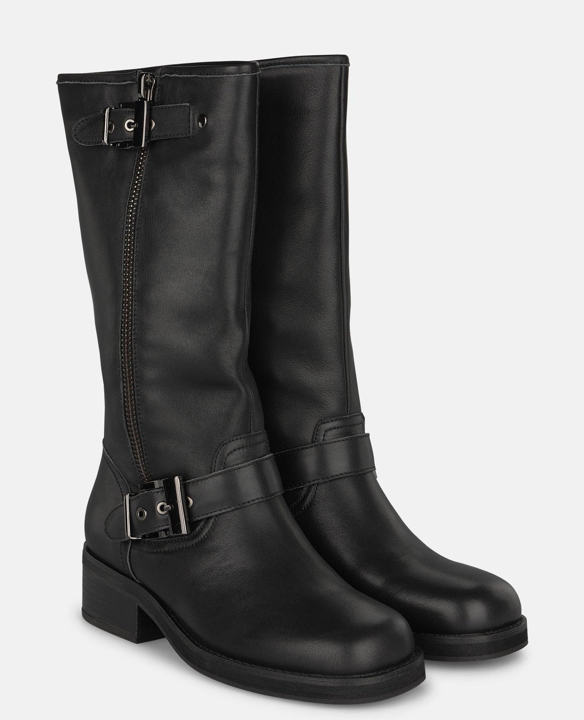 BOOTS WITH METALLIC STUDS