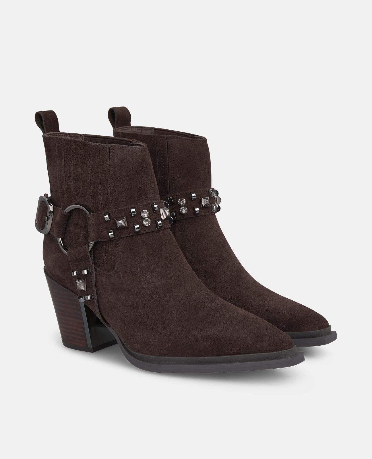 HEELED STUDDED BOOTIE