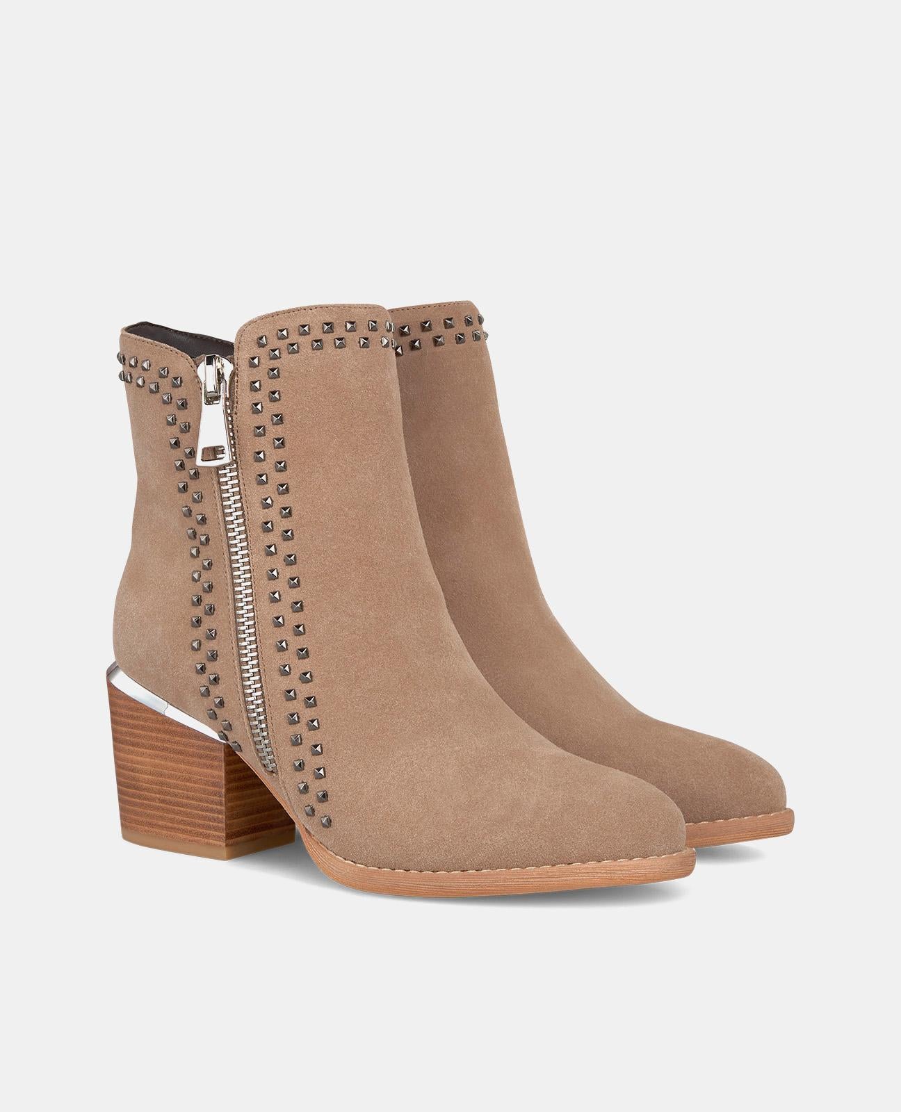 BOTTINES CLOUTÉES AVEC FERMETURE ÉCLAIR