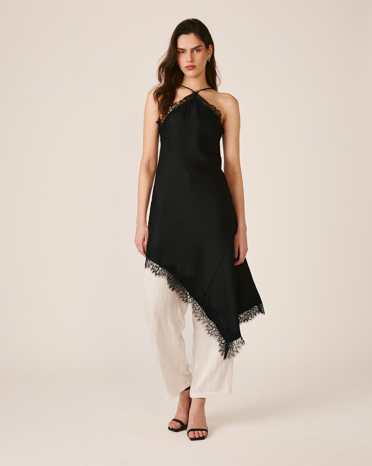 VESTIDO LINGERIE ASSIMÉTRICO