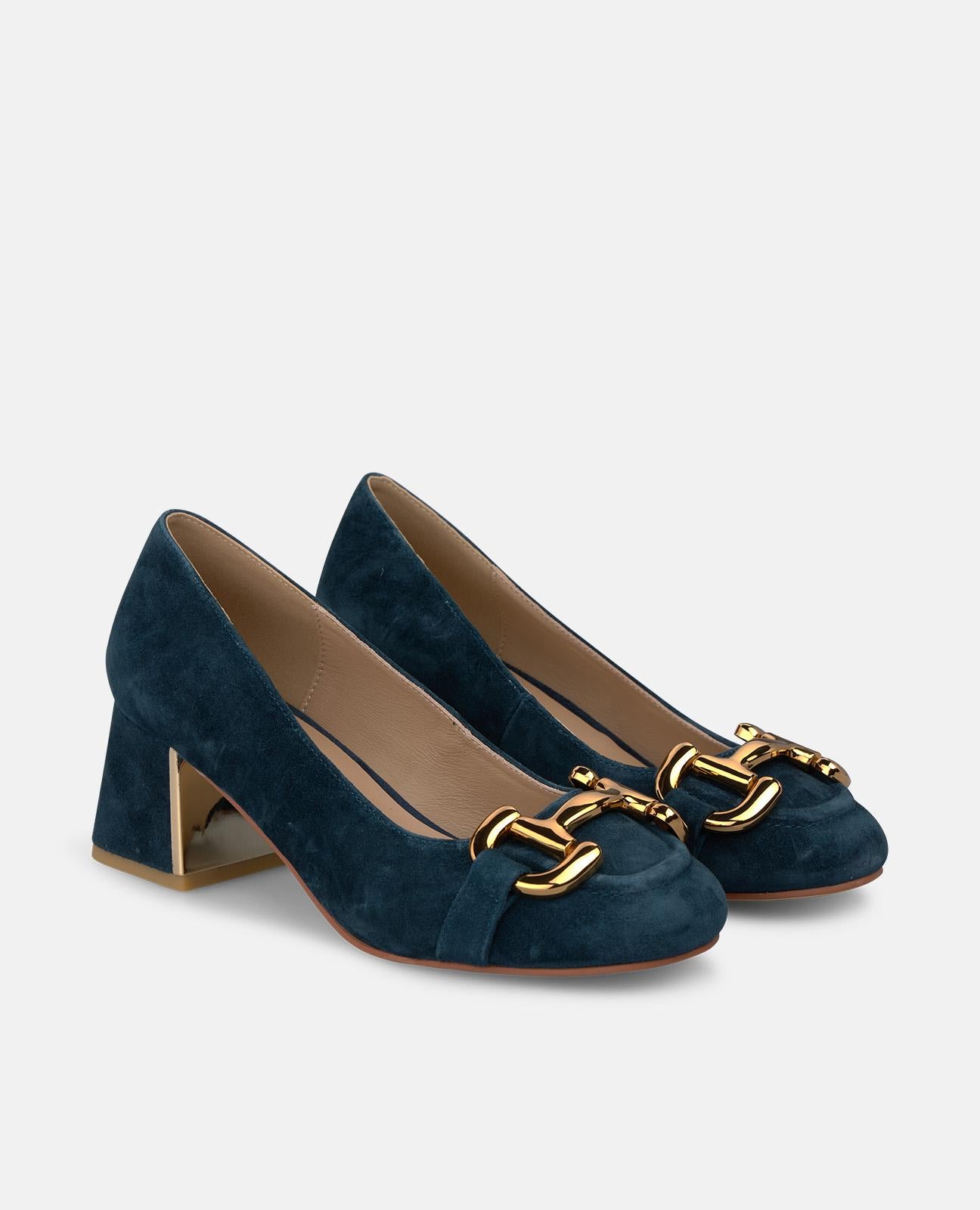 ZAPATO DE ANTE CON ADORNO METÁLICO
