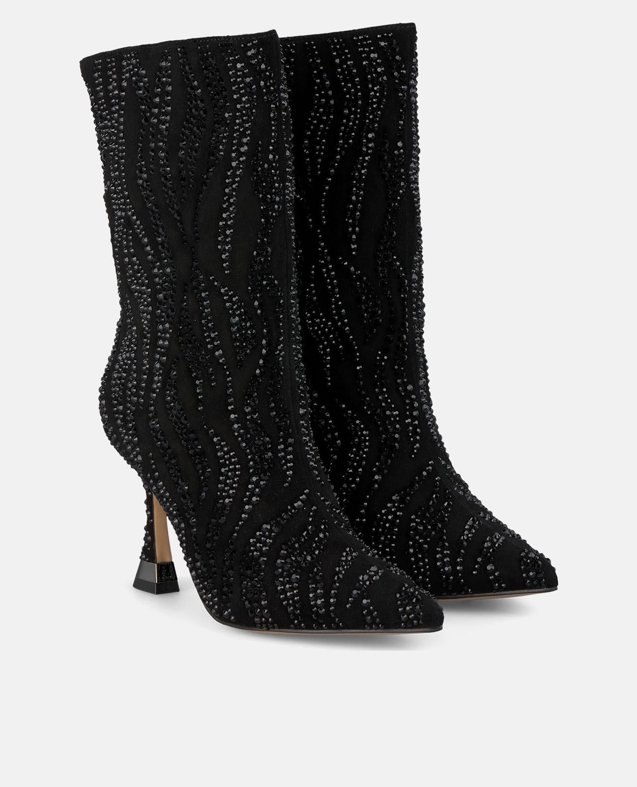 BOTINS COM PORMENORES EM STRASS