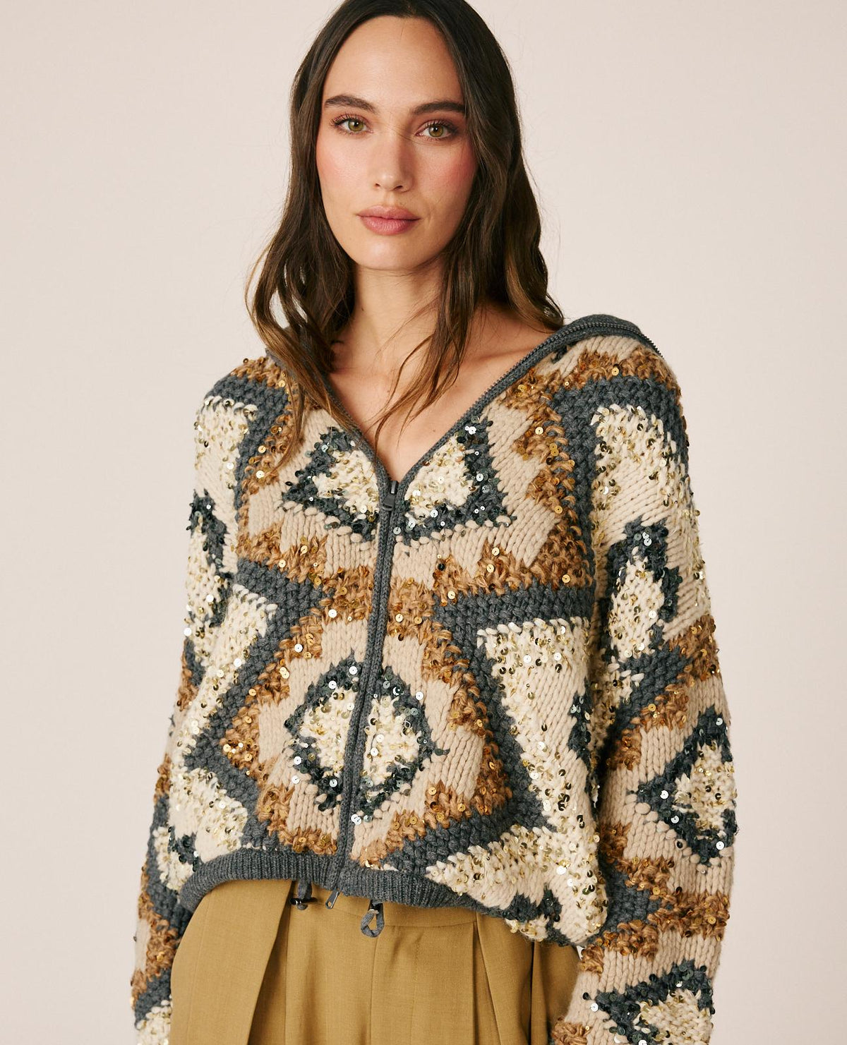 CARDIGAN LAVORATO A MAGLIA CON CAPPUCCIO