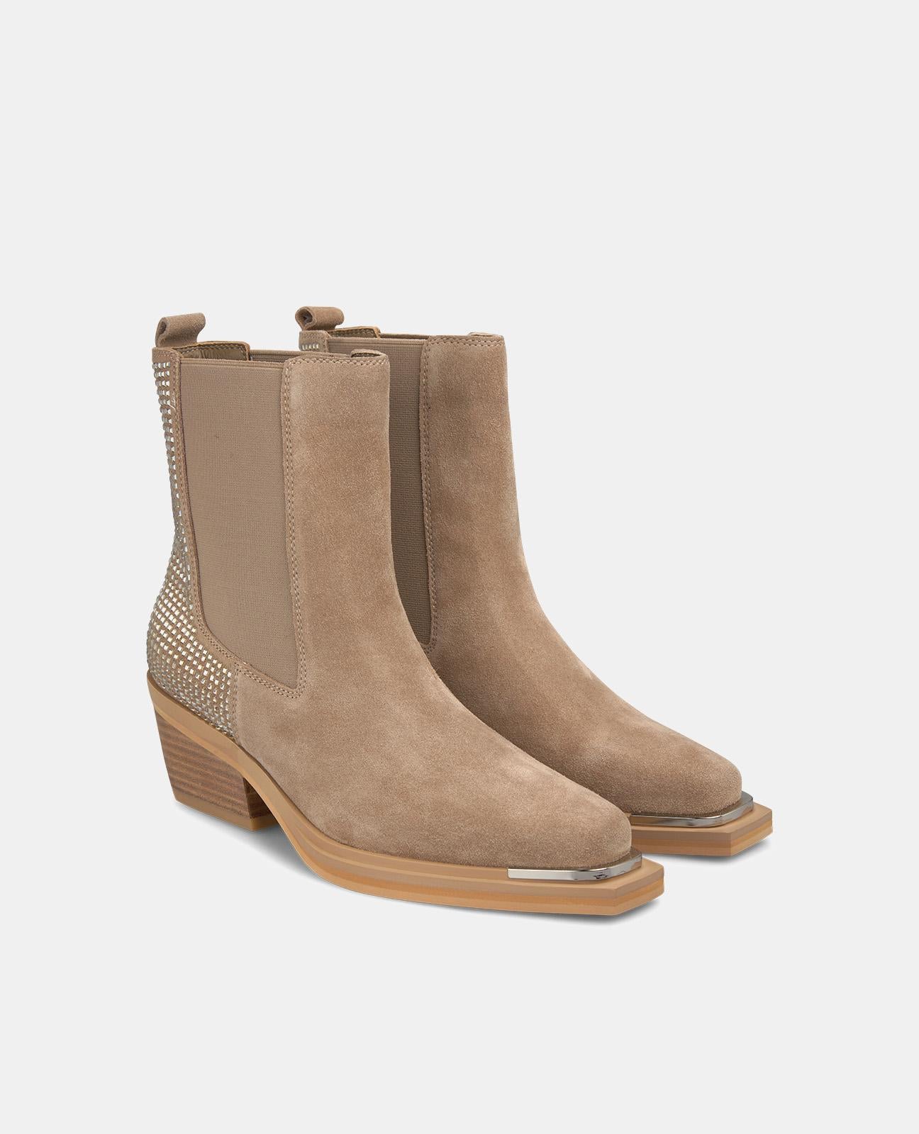 GLÄNZENDE STIEFELETTE MIT GUMMIZUG