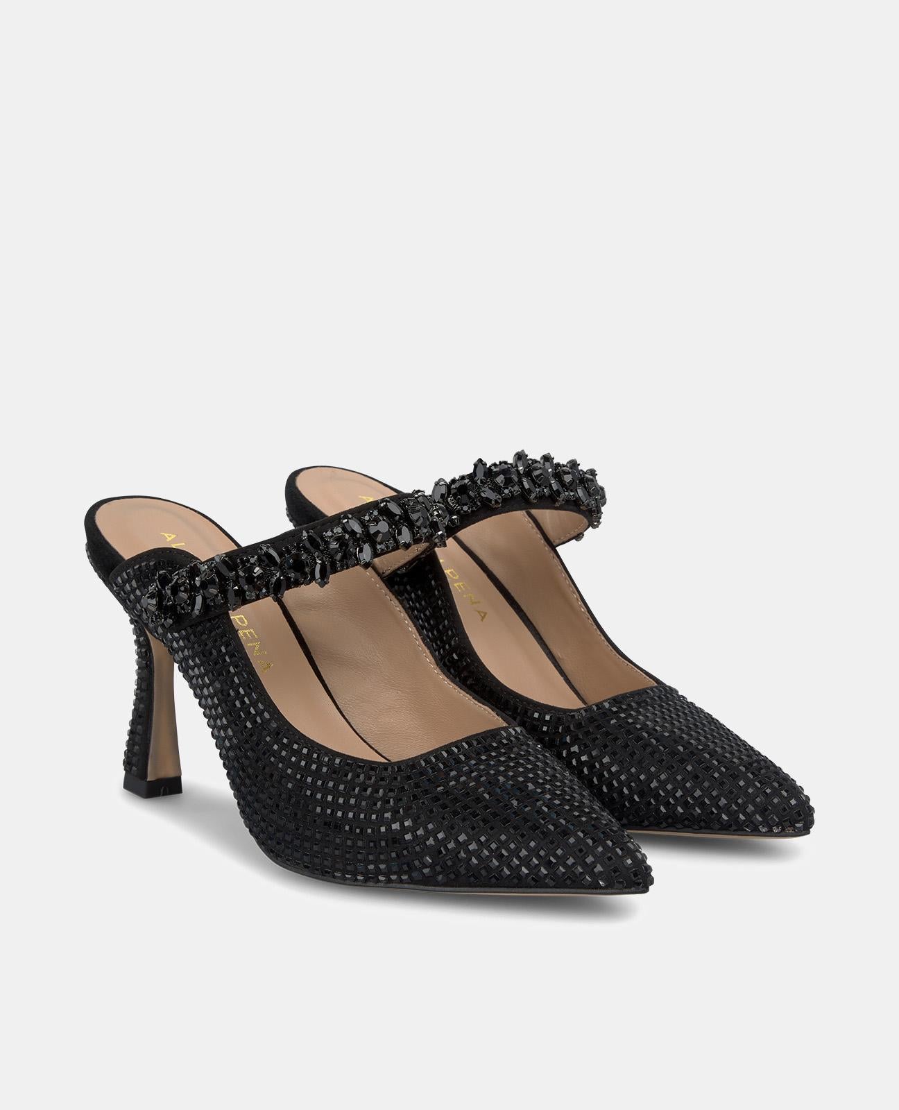 HOCHHACKIGE SCHUHE MIT STRASSSTEINEN