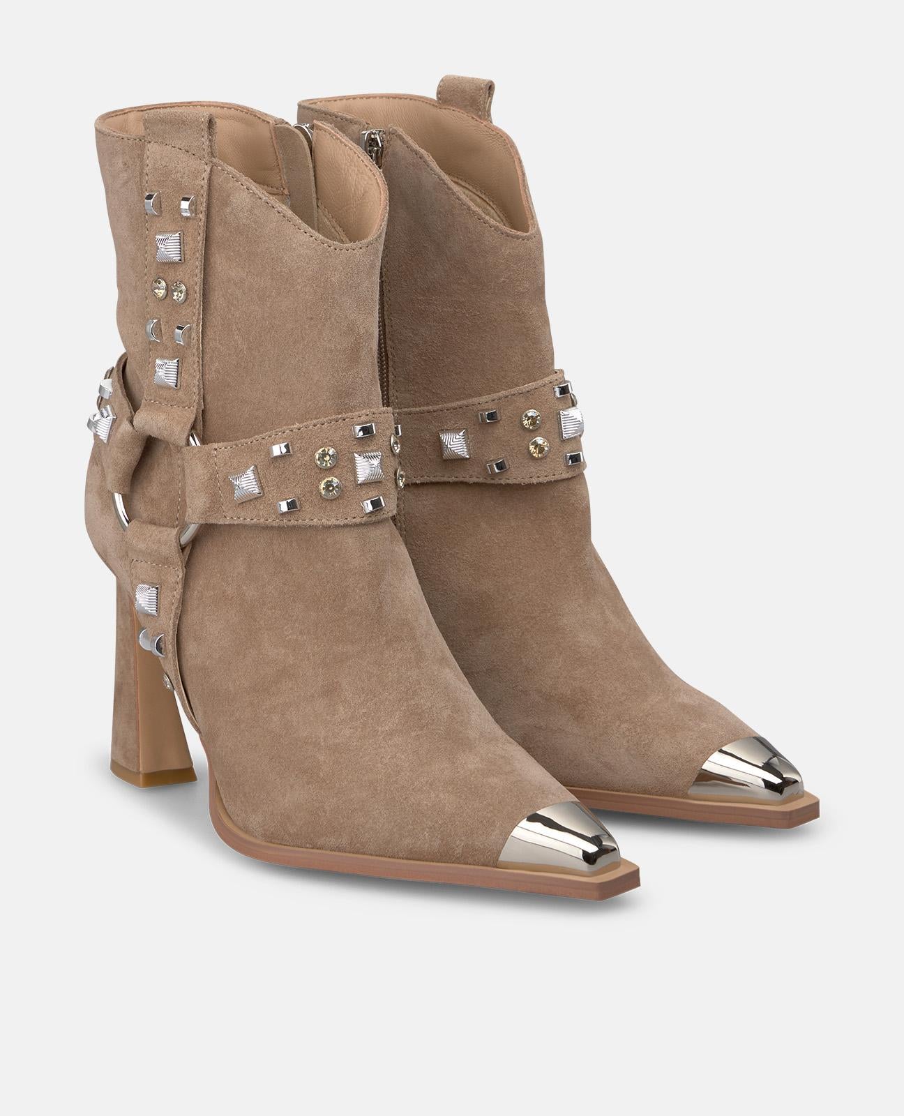 BOTÍN TACHAS METALIZADO