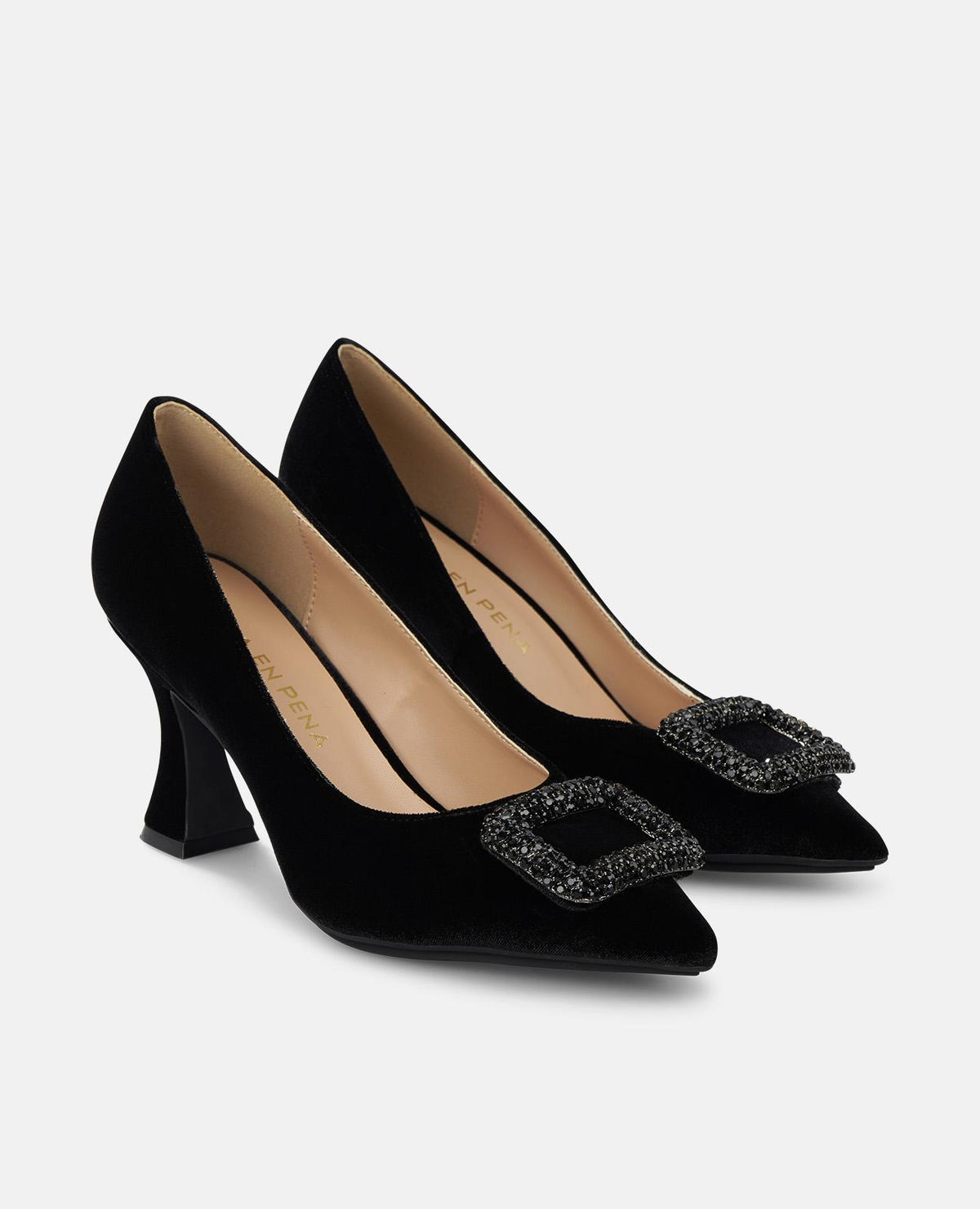 ZAPATO TACÓN CON BROCHE