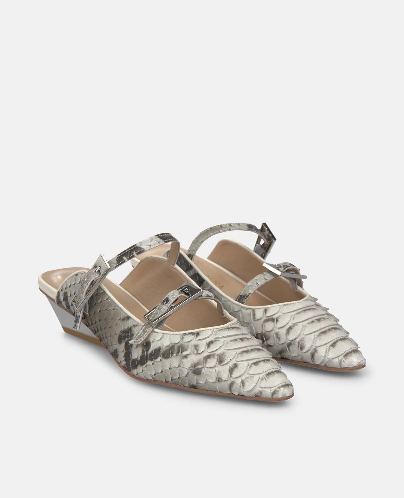 MULE WITH STRAPS