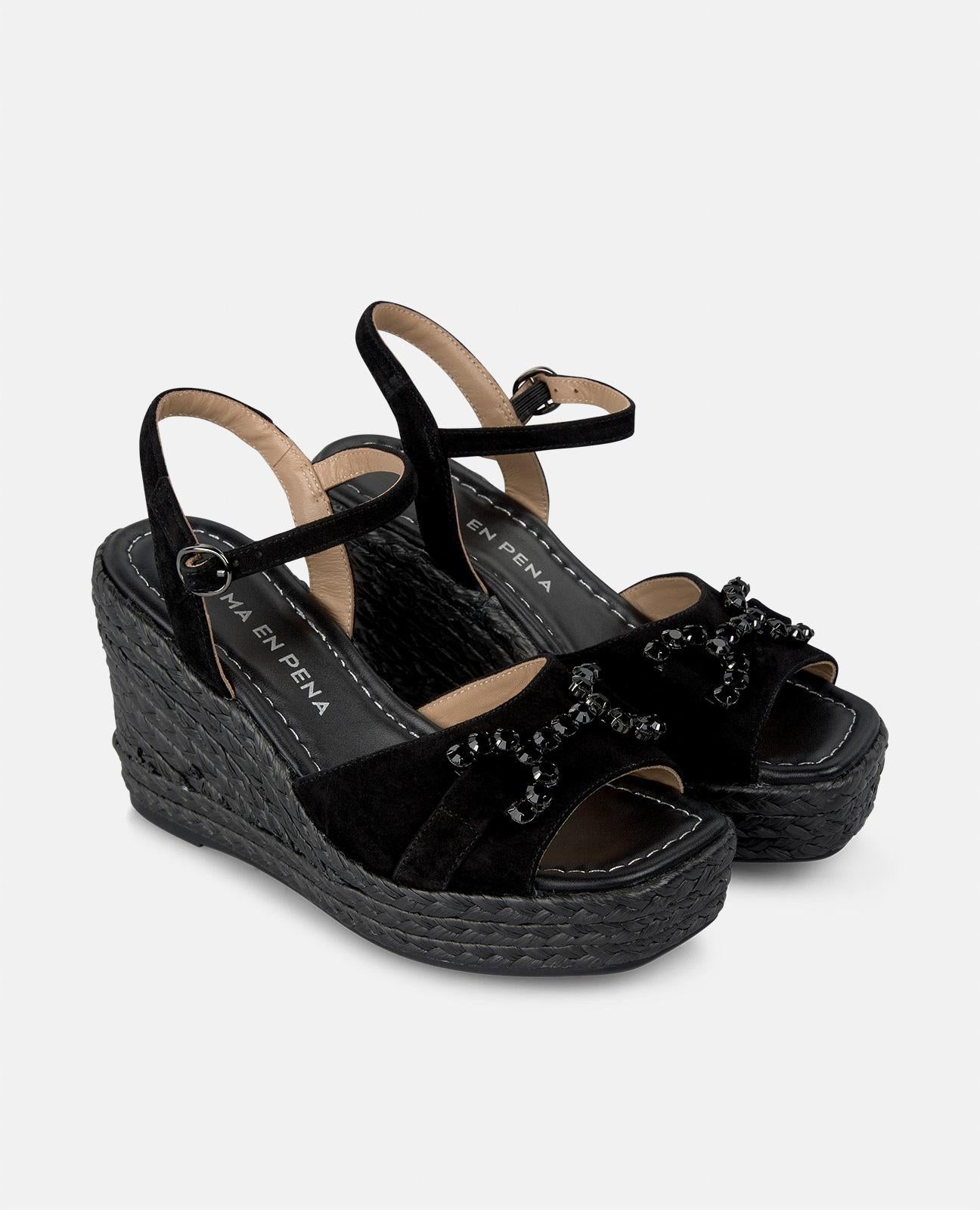 WEDGE WITH STIRRUP BEADS